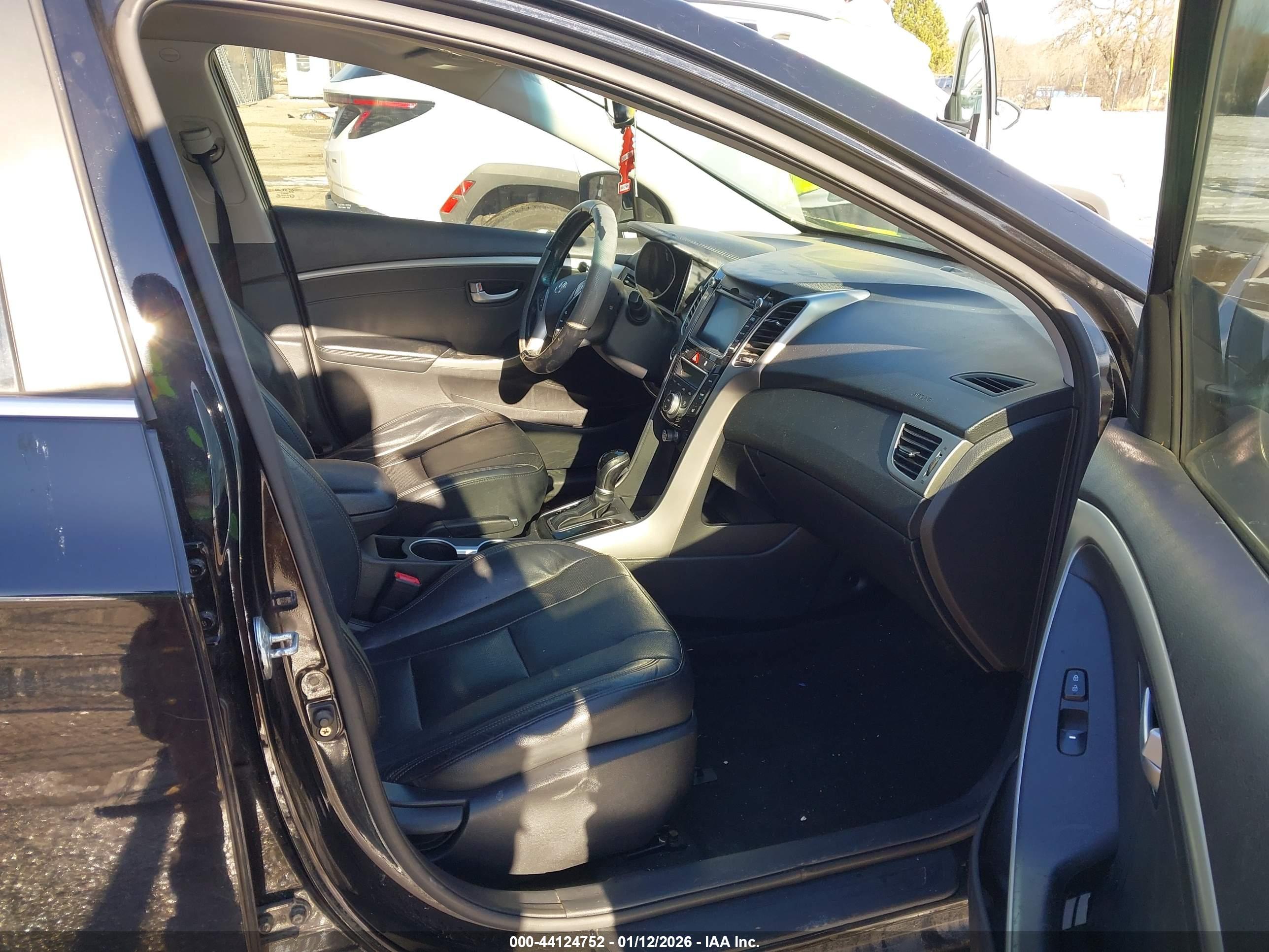 HYUNDAI ELANTRA image 5