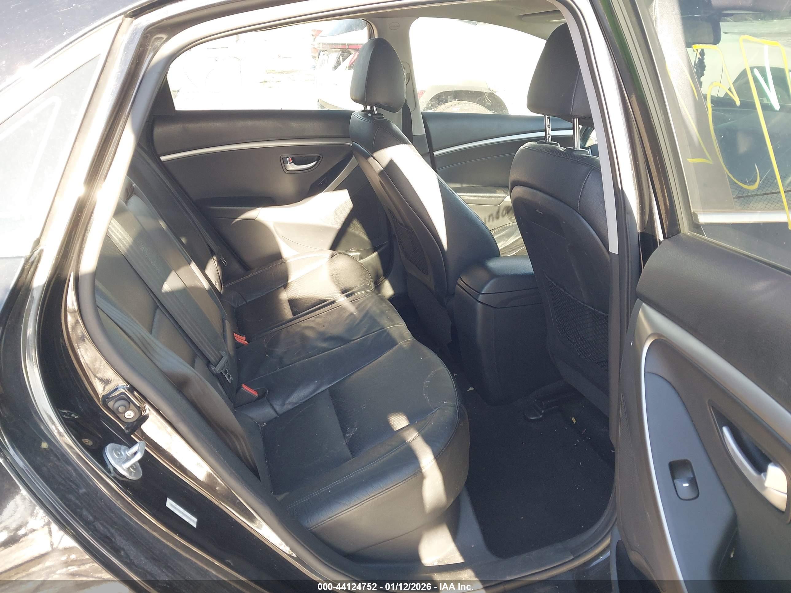 HYUNDAI ELANTRA image 8