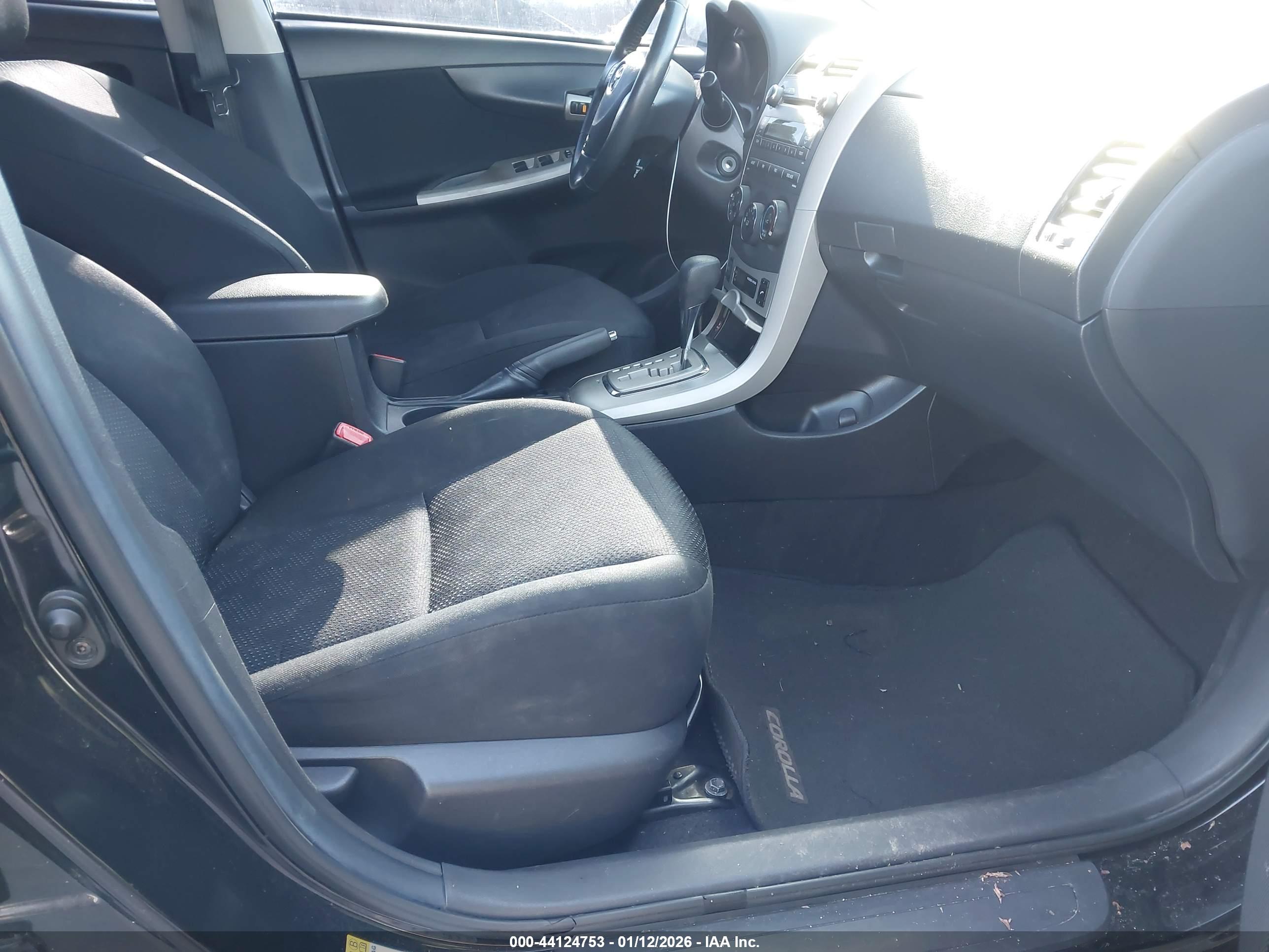 TOYOTA COROLLA image 5