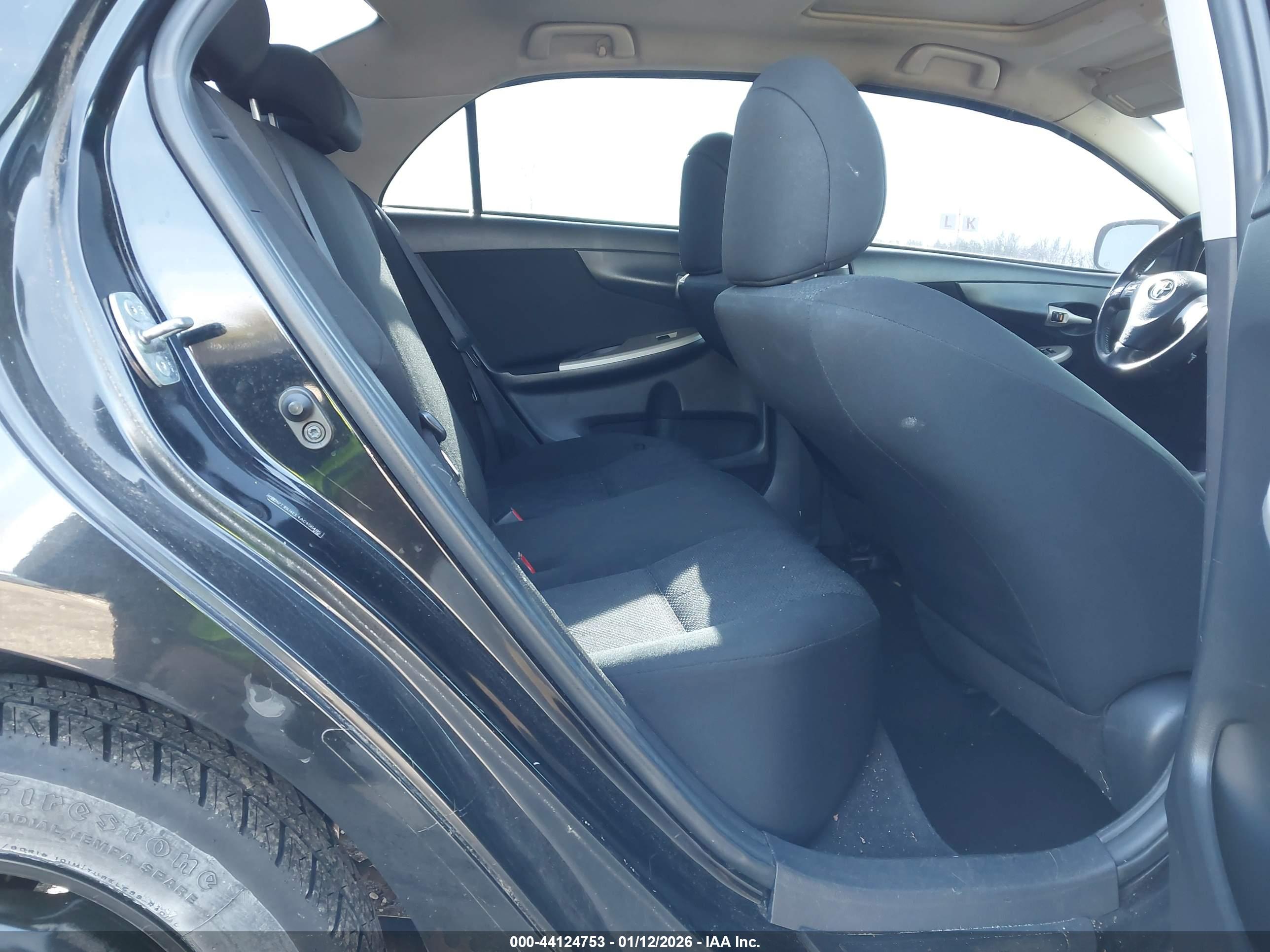 TOYOTA COROLLA image 8