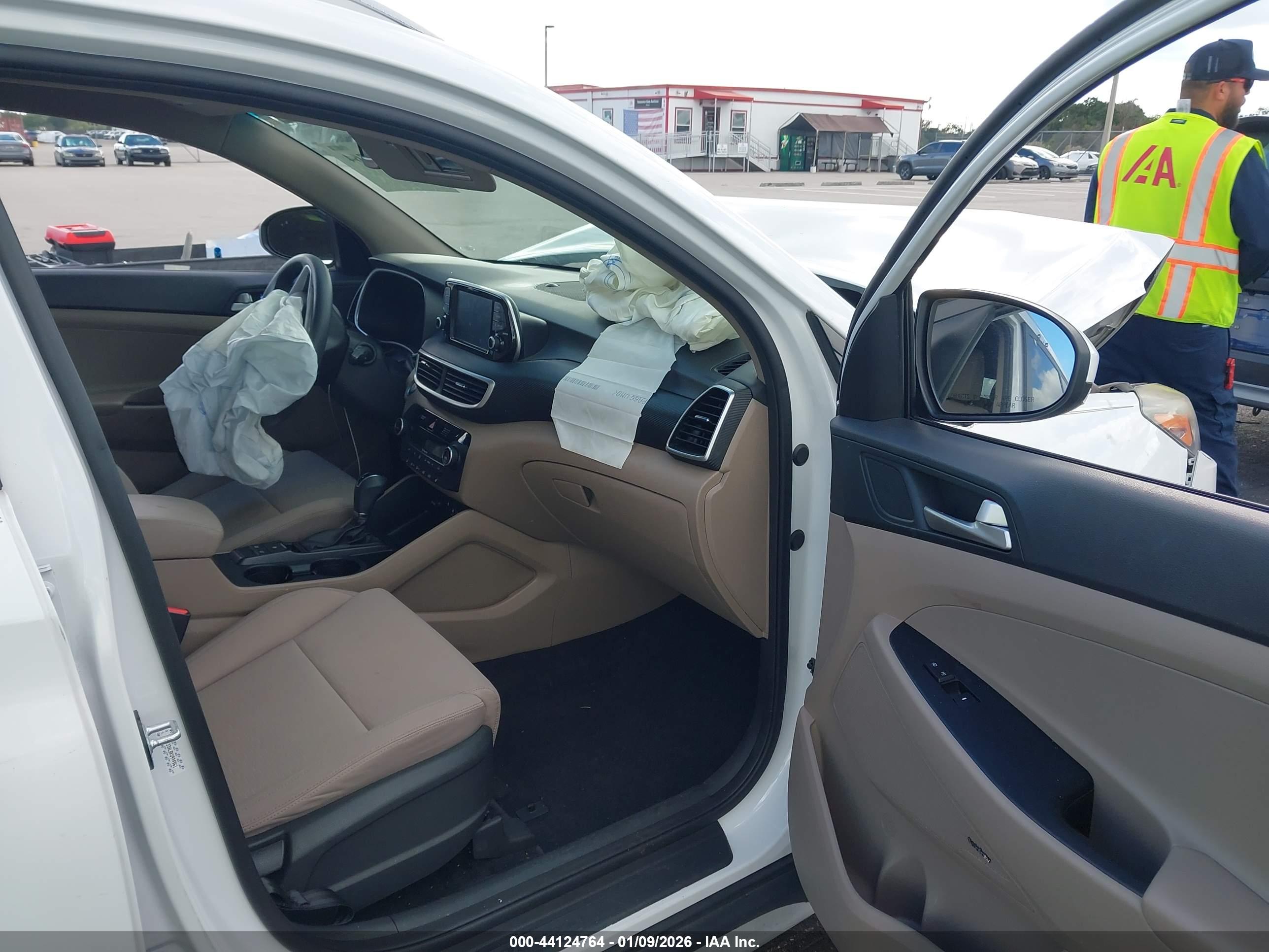 HYUNDAI TUCSON image 5