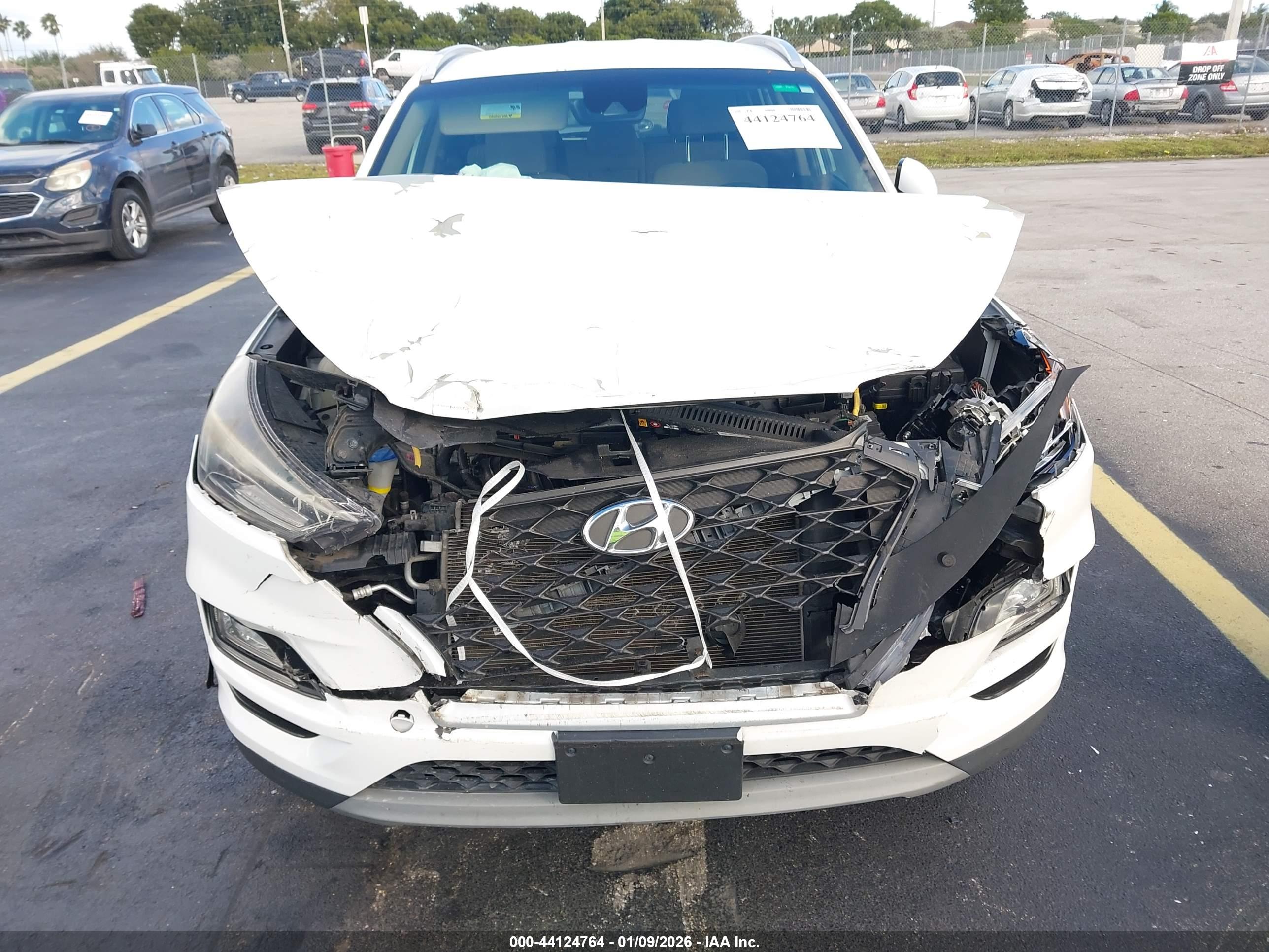 HYUNDAI TUCSON image 6