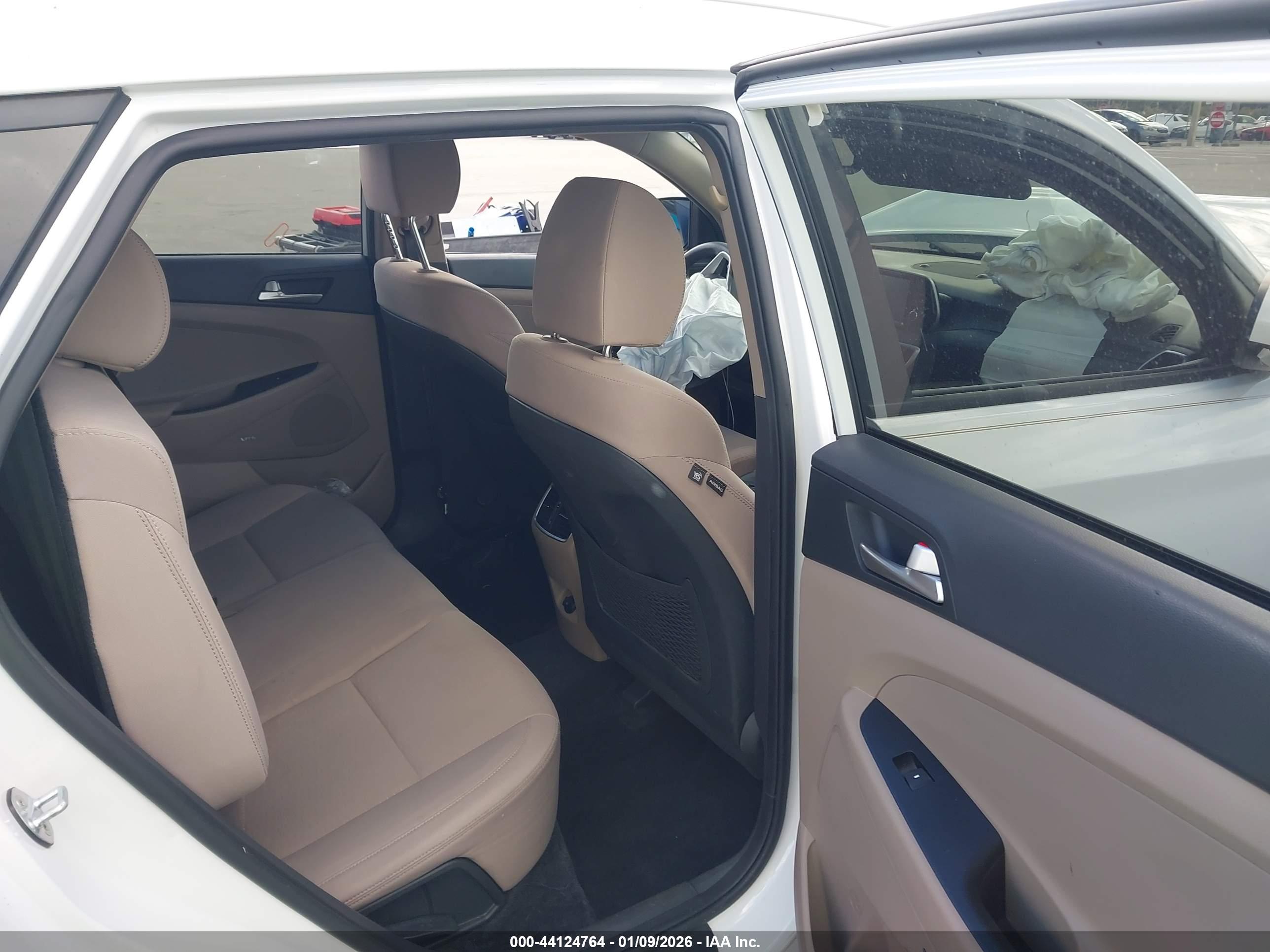 HYUNDAI TUCSON image 8