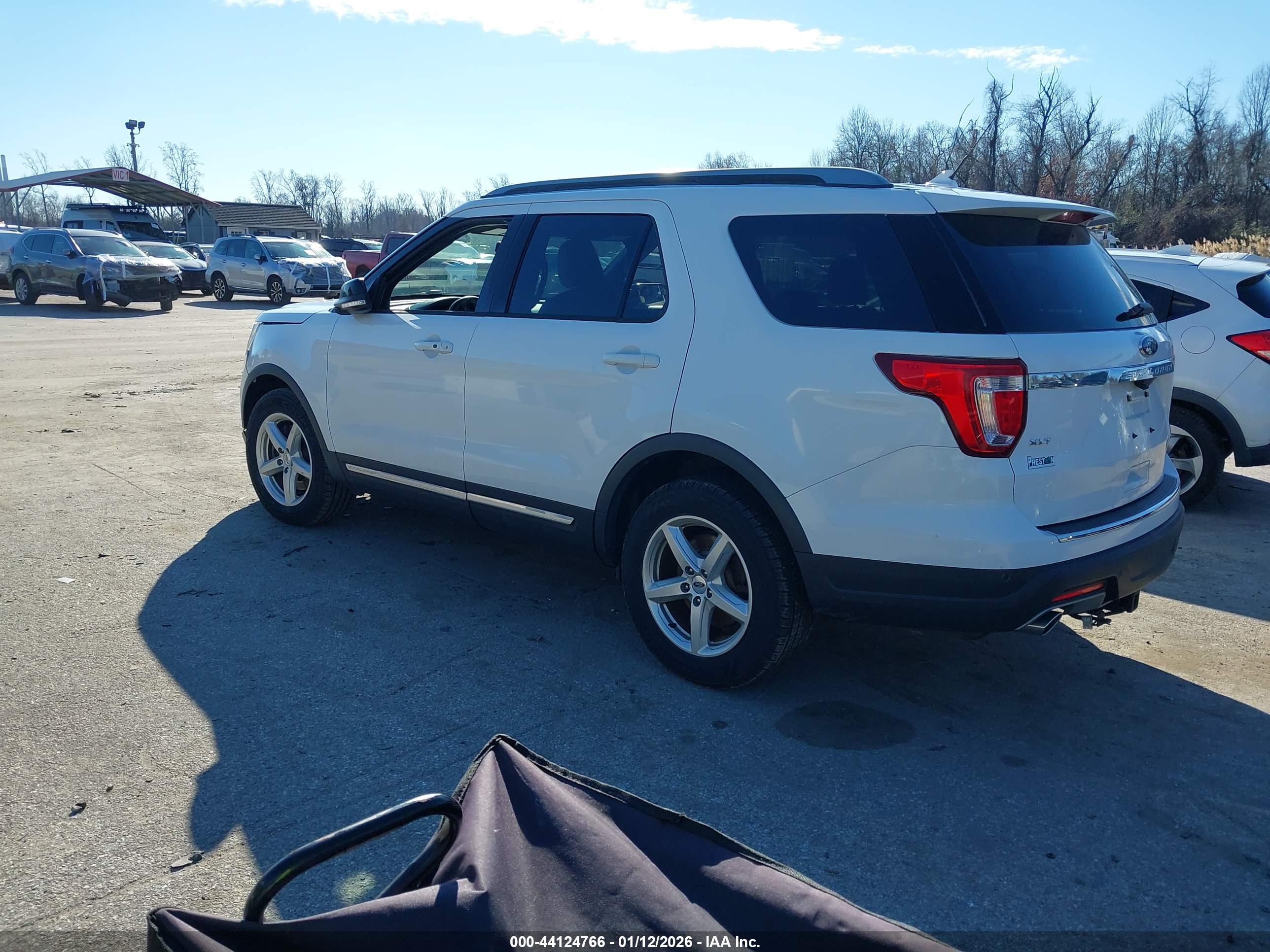 FORD EXPLORER image 3