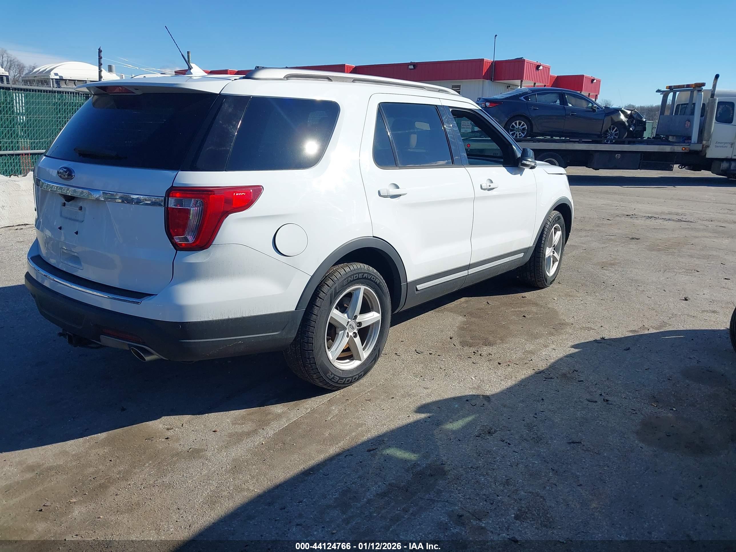 FORD EXPLORER image 4