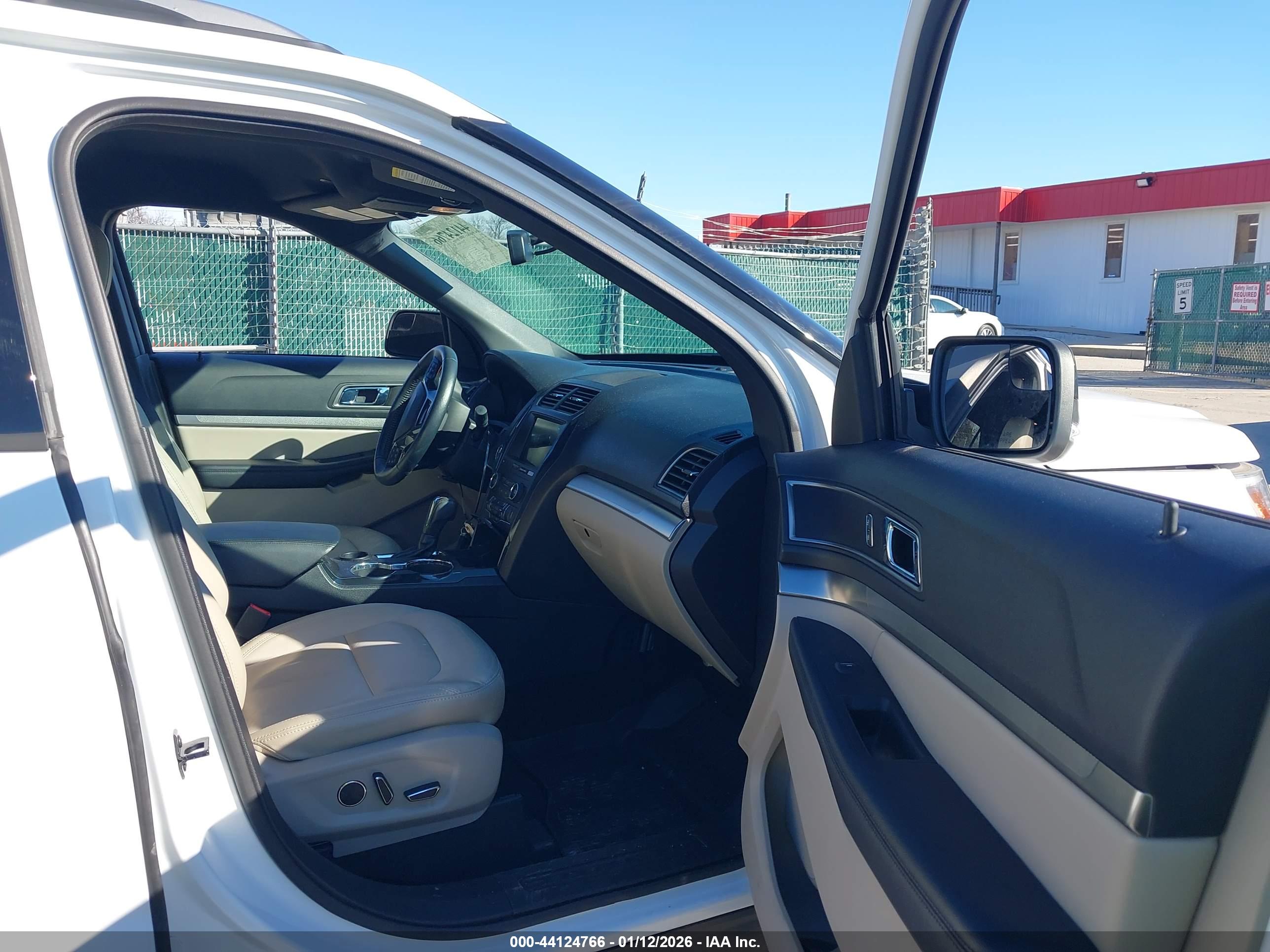 FORD EXPLORER image 5