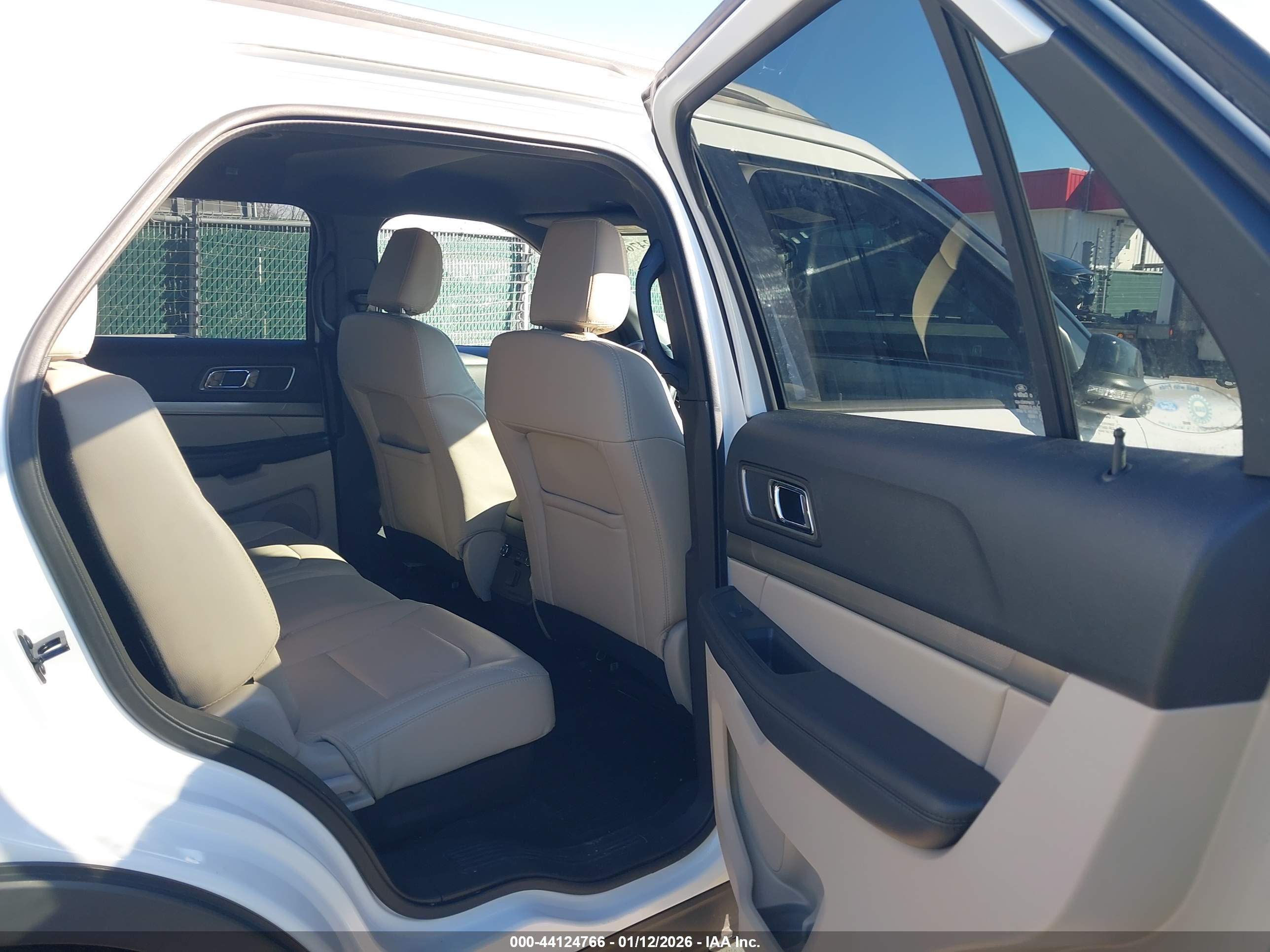 FORD EXPLORER image 8