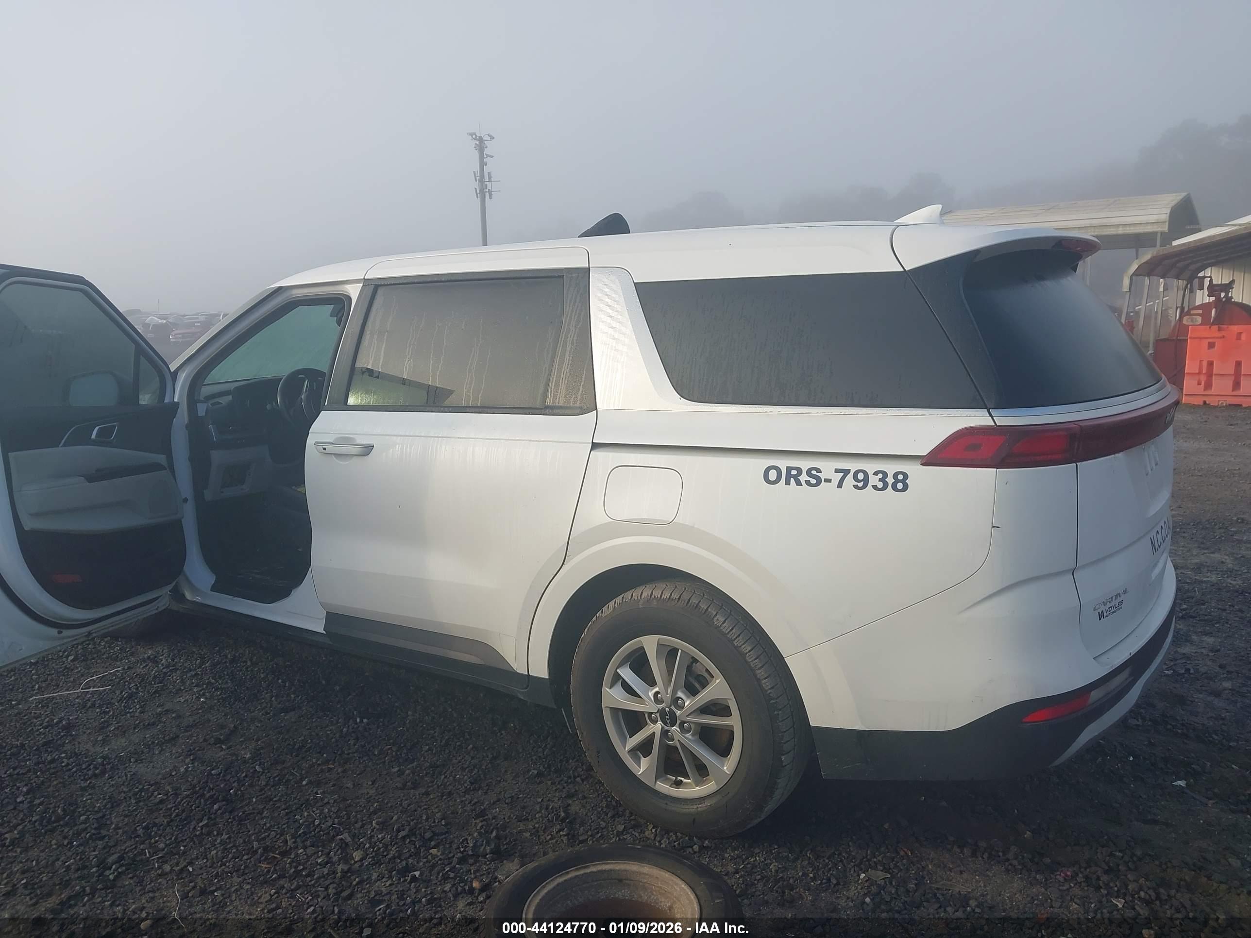 KIA CARNIVAL image 3