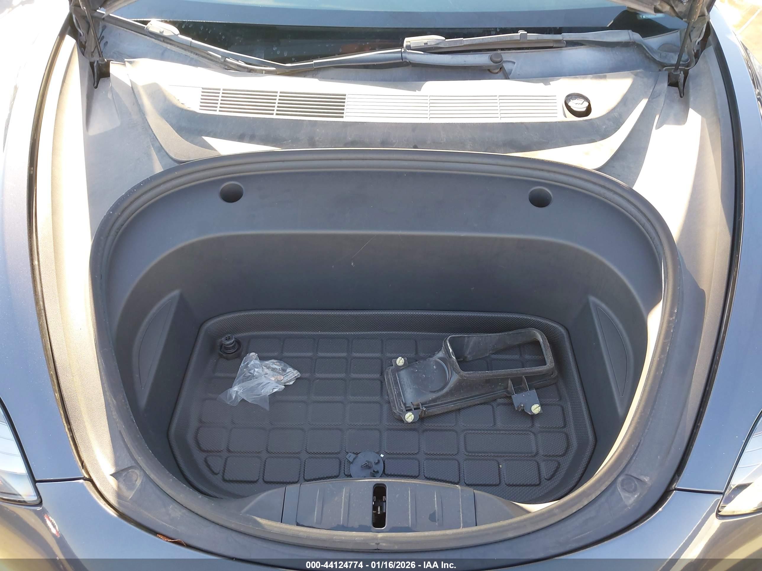 TESLA MODEL image 10