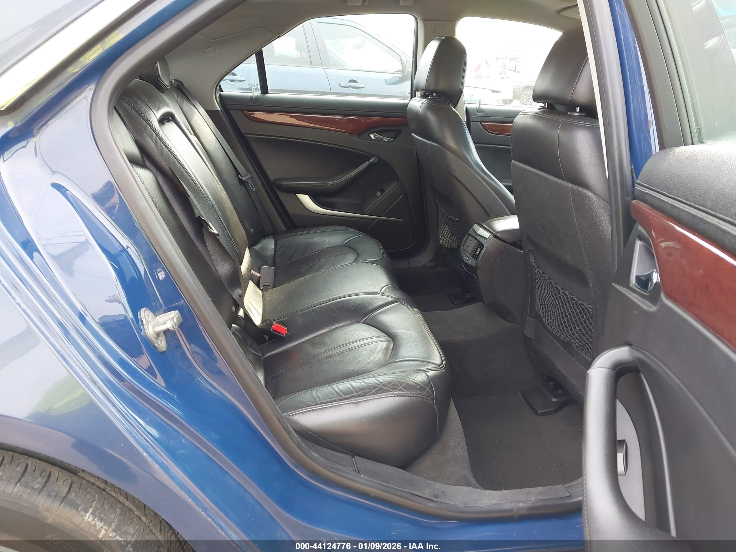 CADILLAC CTS image 8