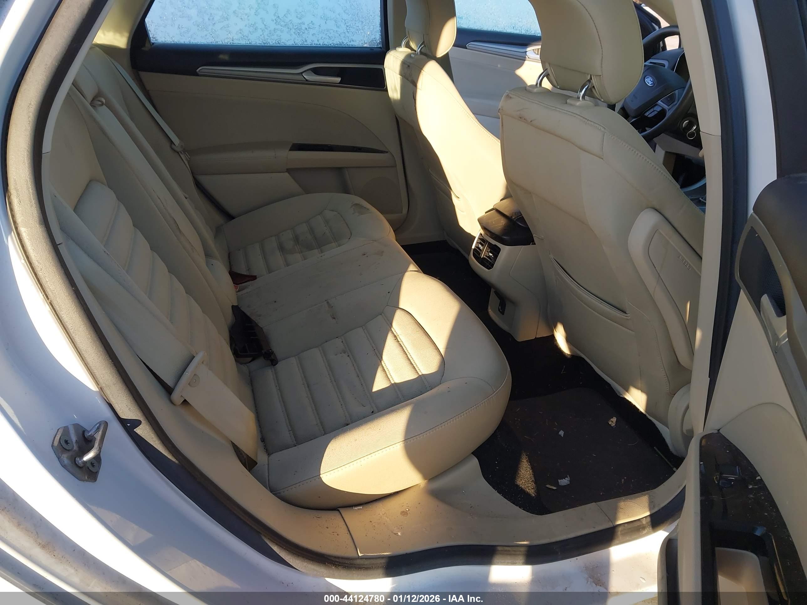 FORD FUSION image 8