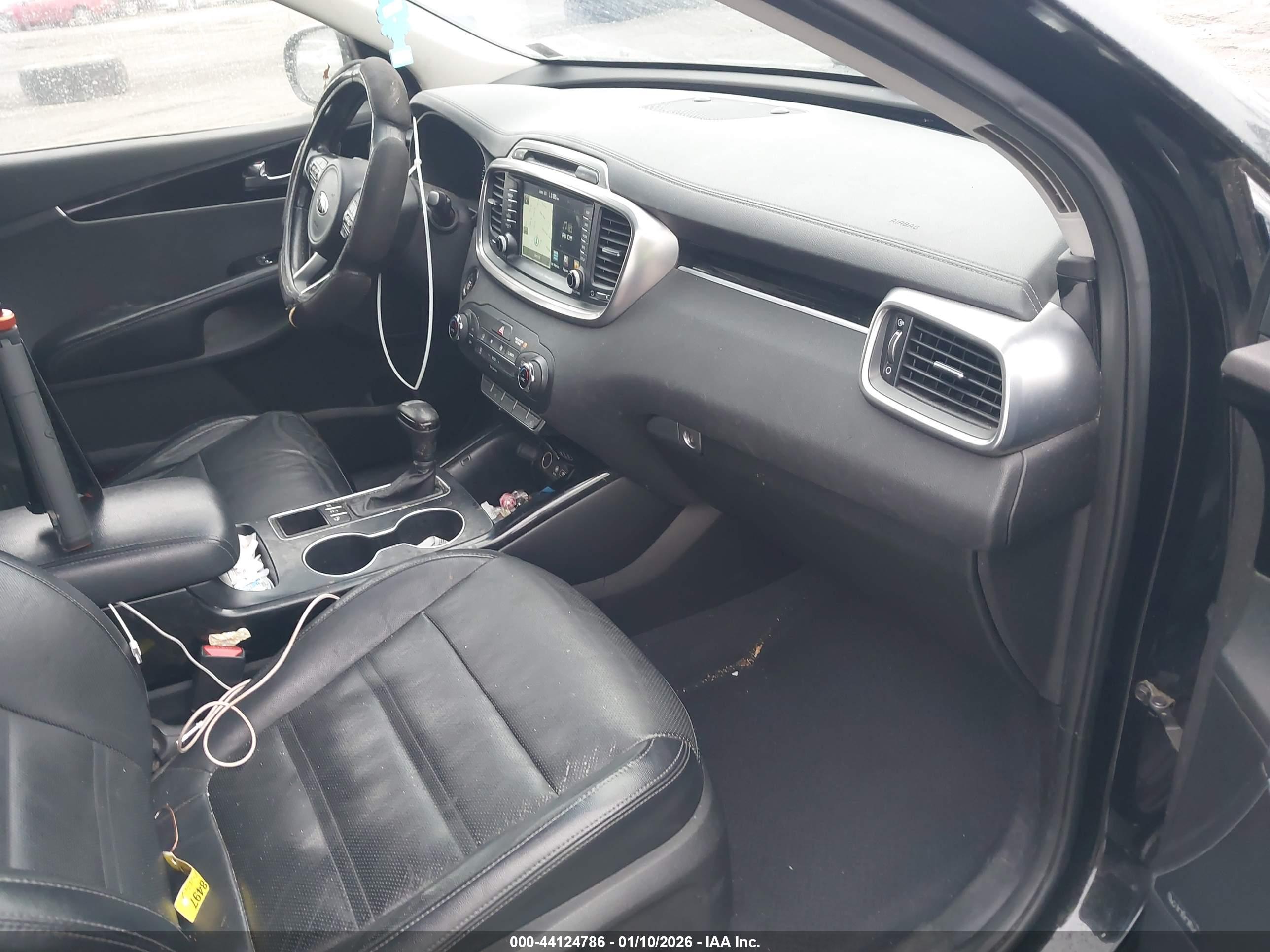 KIA SORENTO image 5