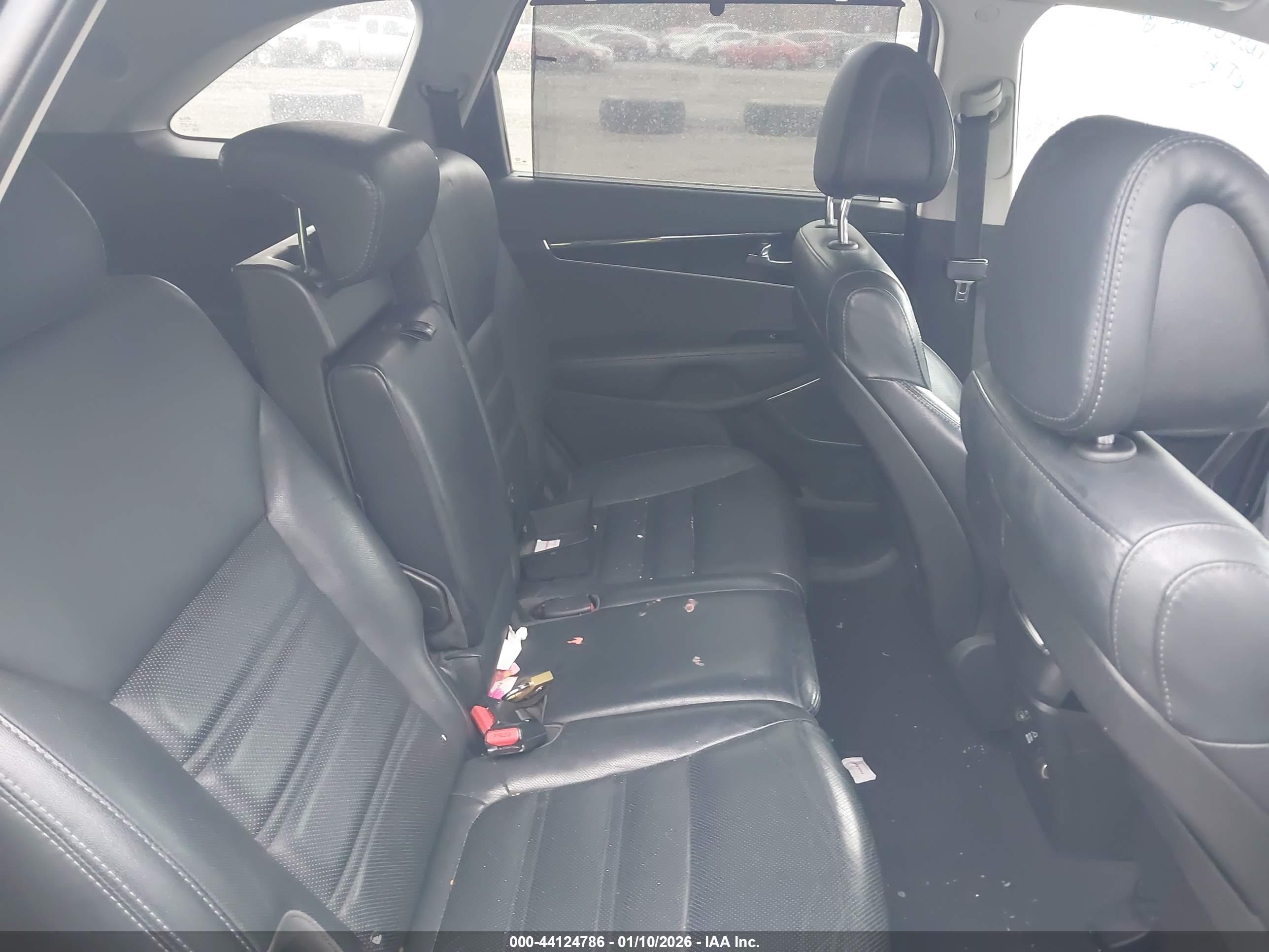 KIA SORENTO image 8