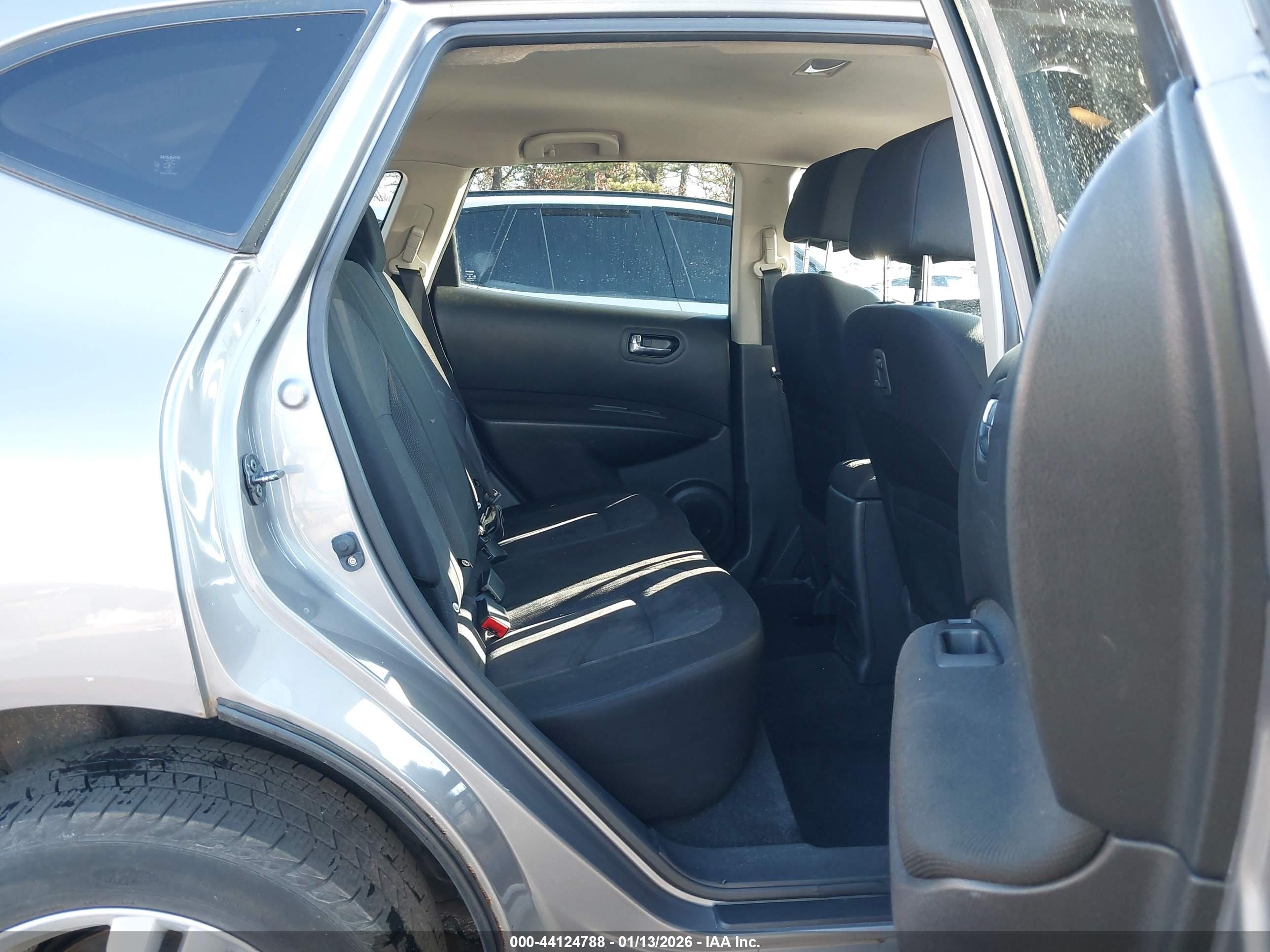 NISSAN ROGUE image 8