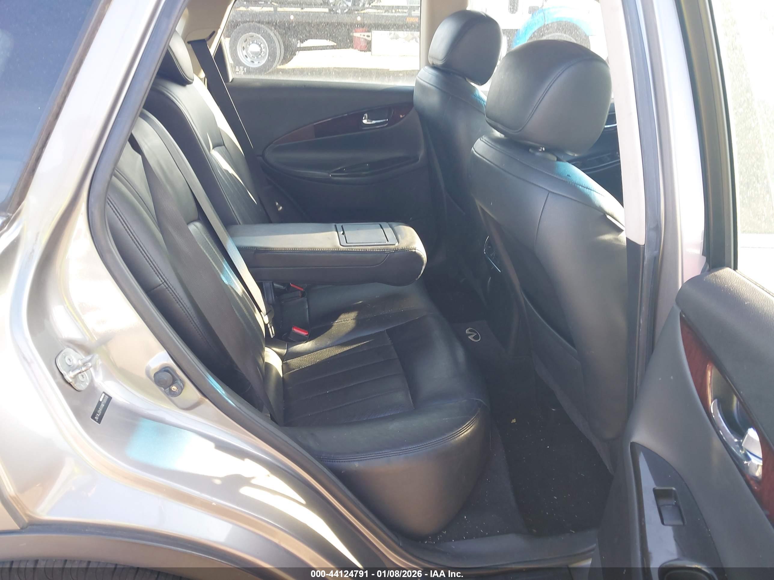 INFINITI EX35 image 8