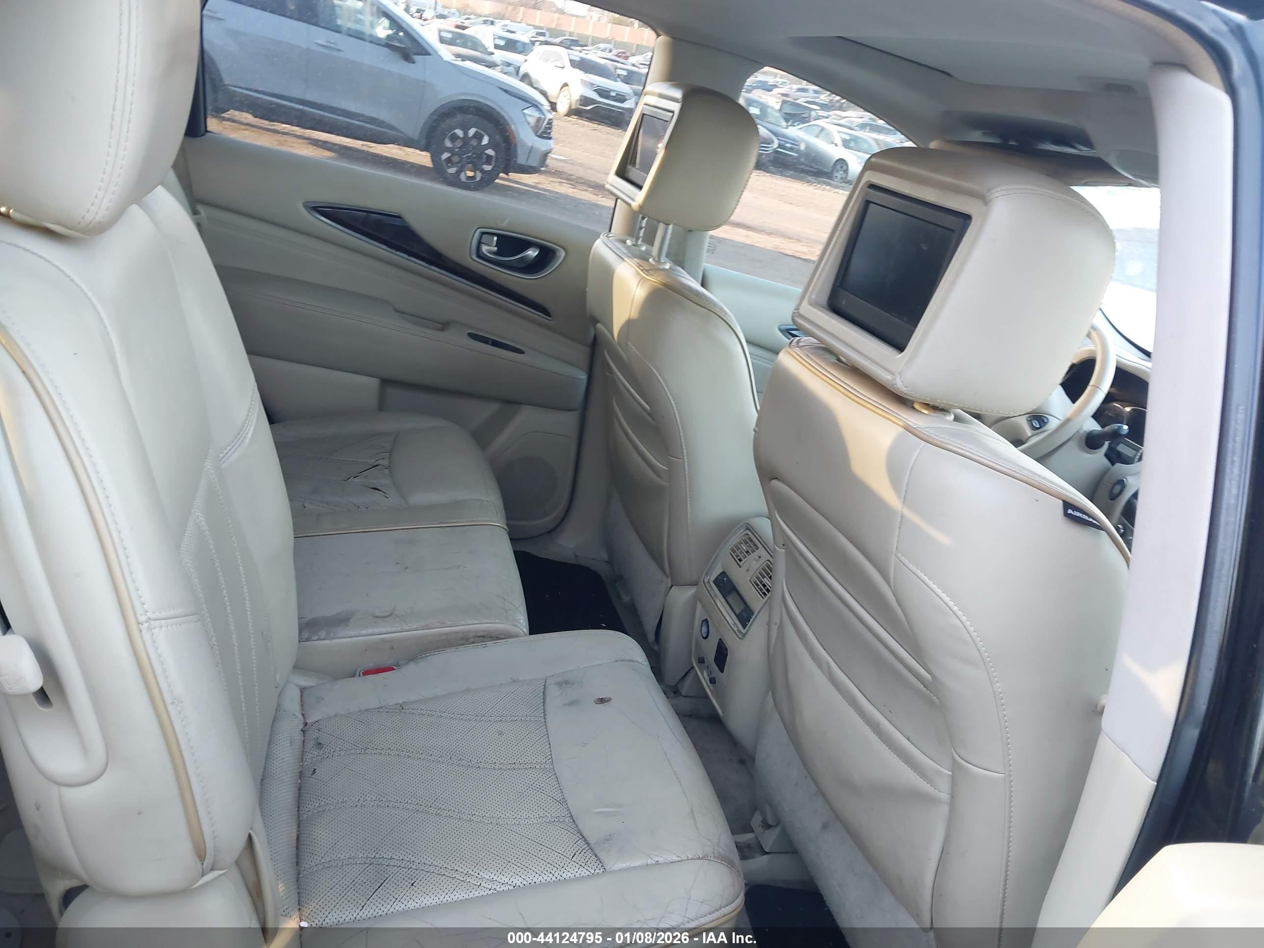 INFINITI JX35 image 8