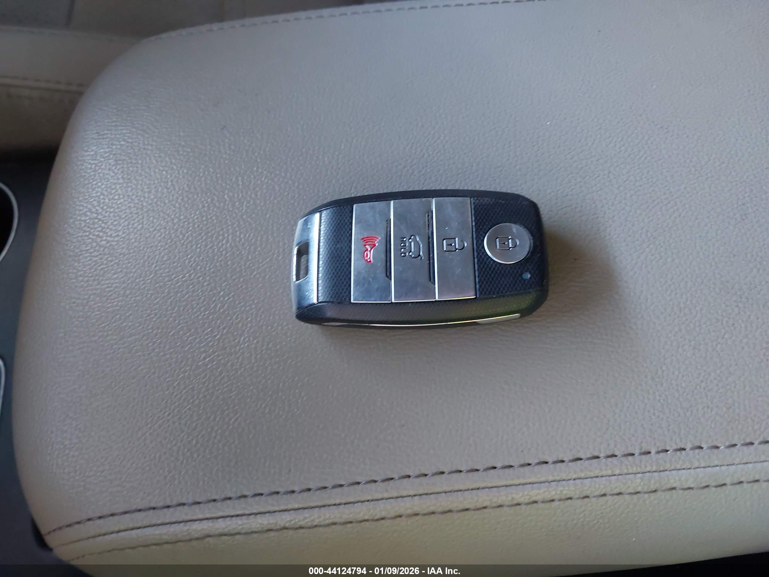 KIA SORENTO image 11
