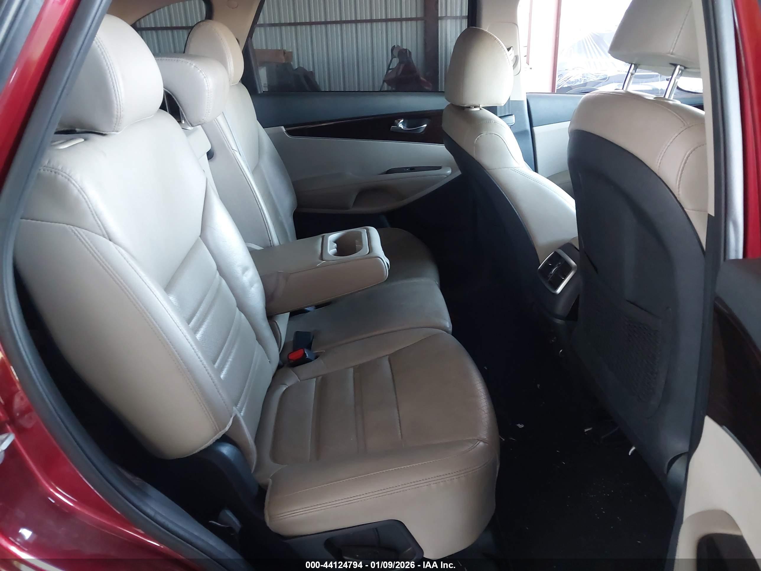KIA SORENTO image 8
