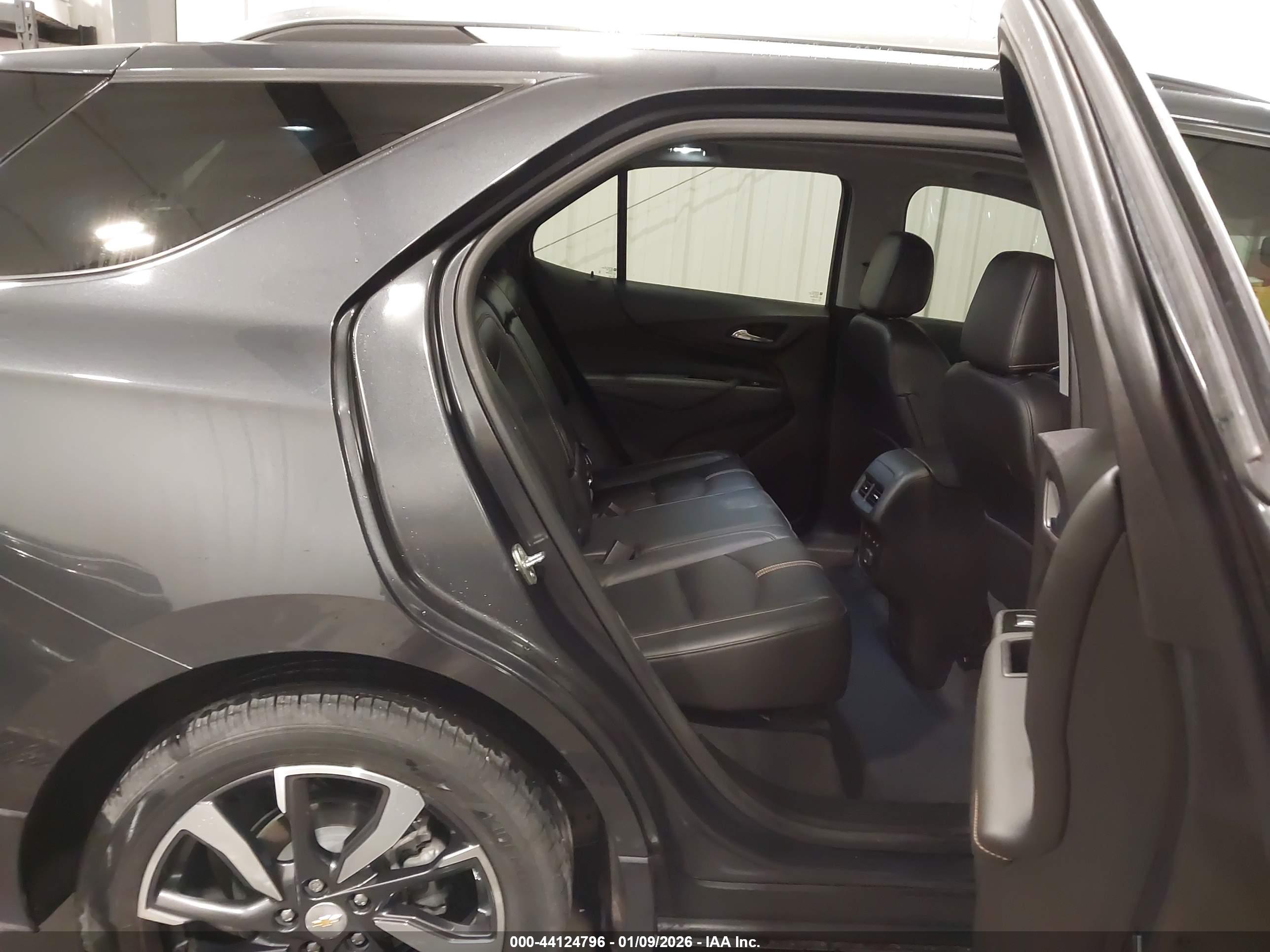 CHEVROLET EQUINOX image 8