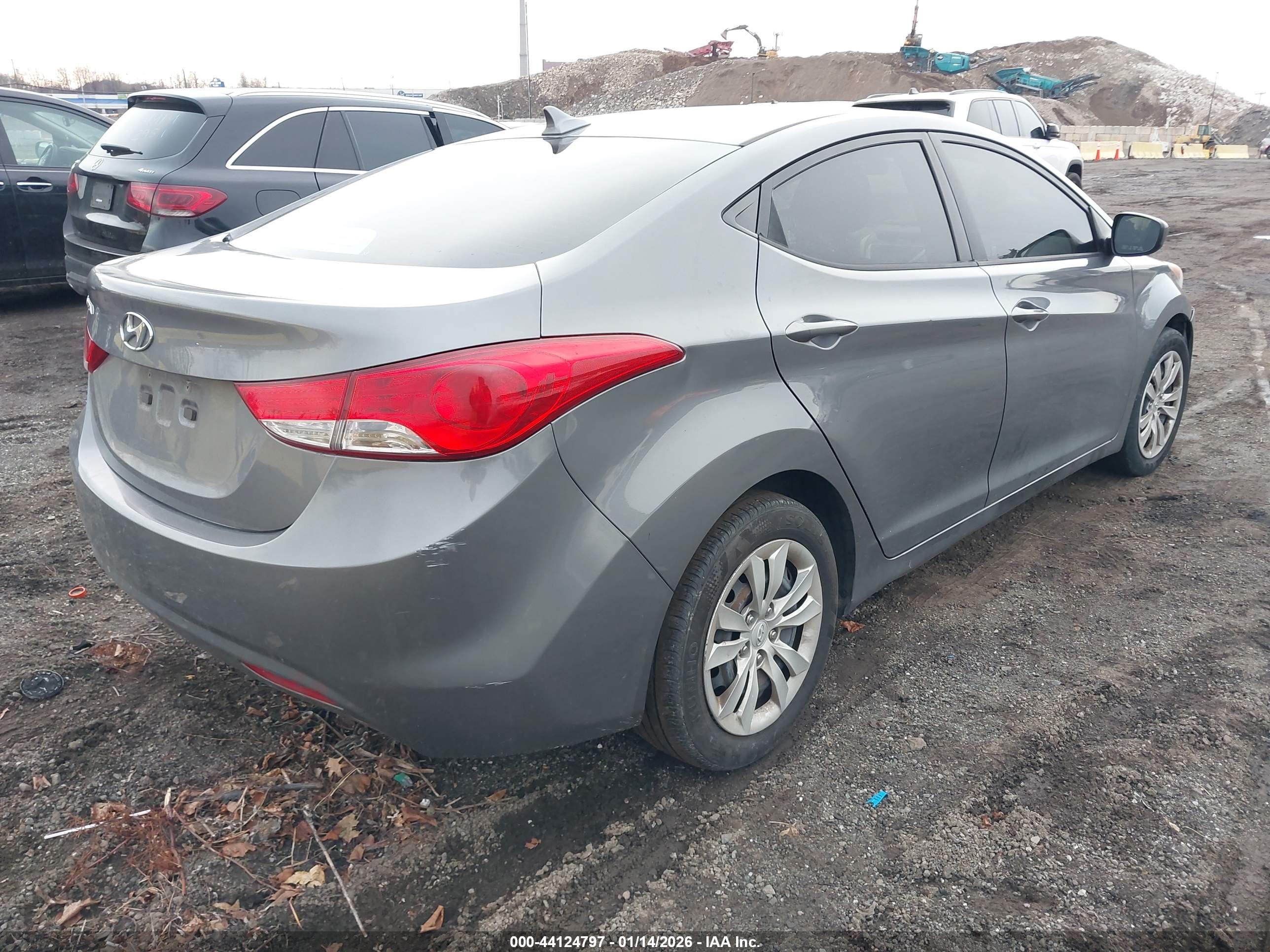 HYUNDAI ELANTRA image 4