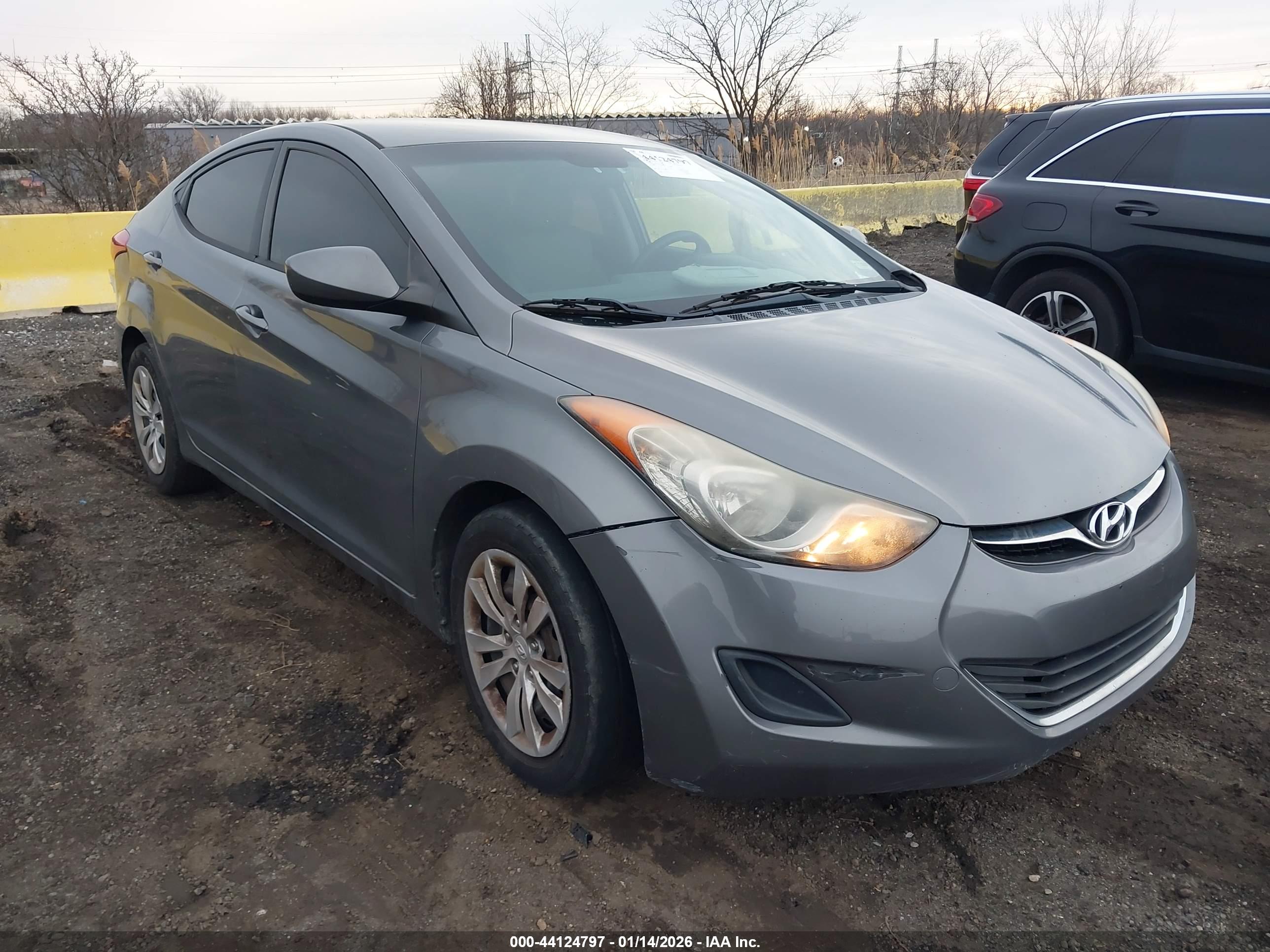 HYUNDAI ELANTRA image 6