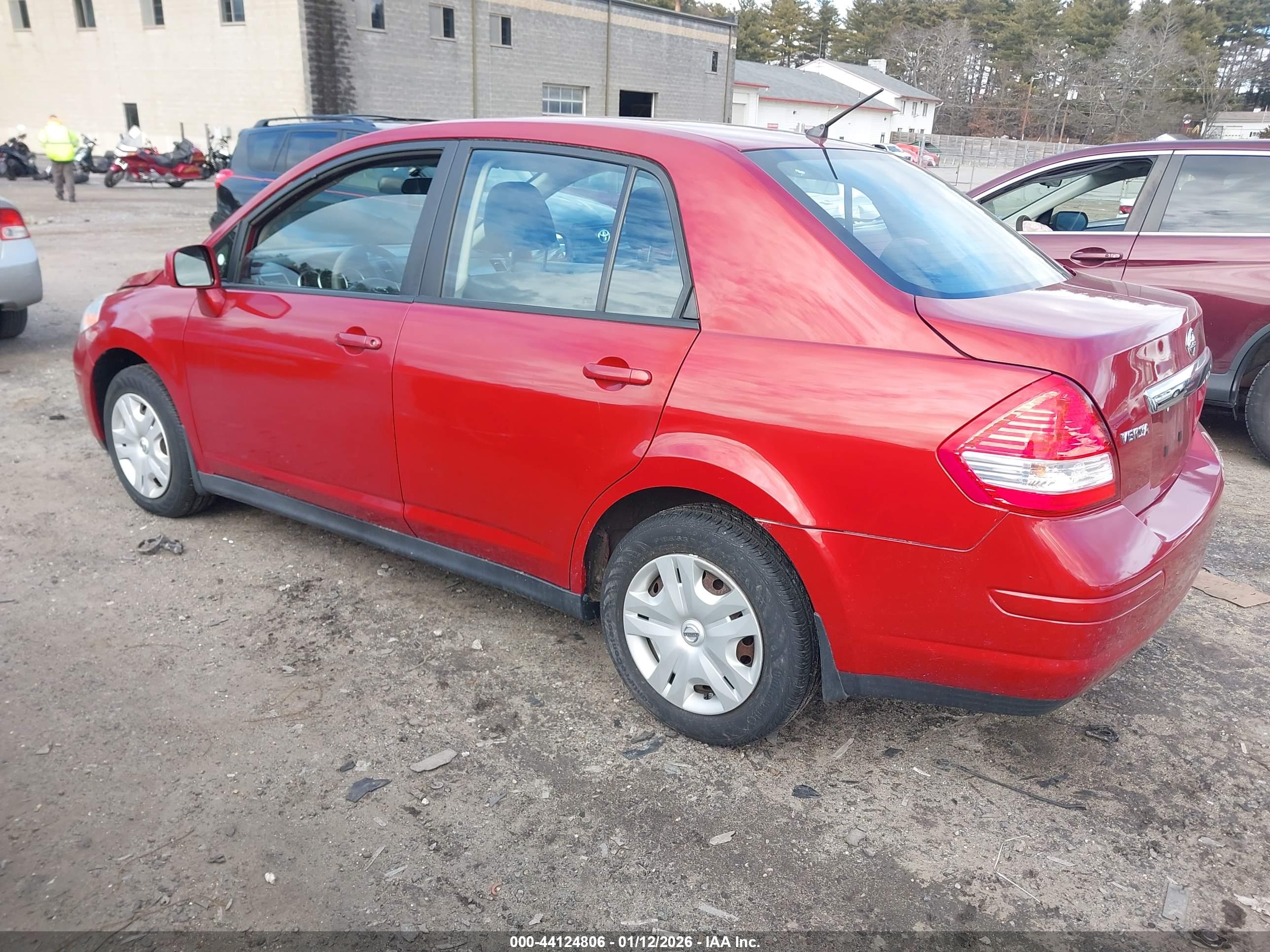 NISSAN VERSA image 3