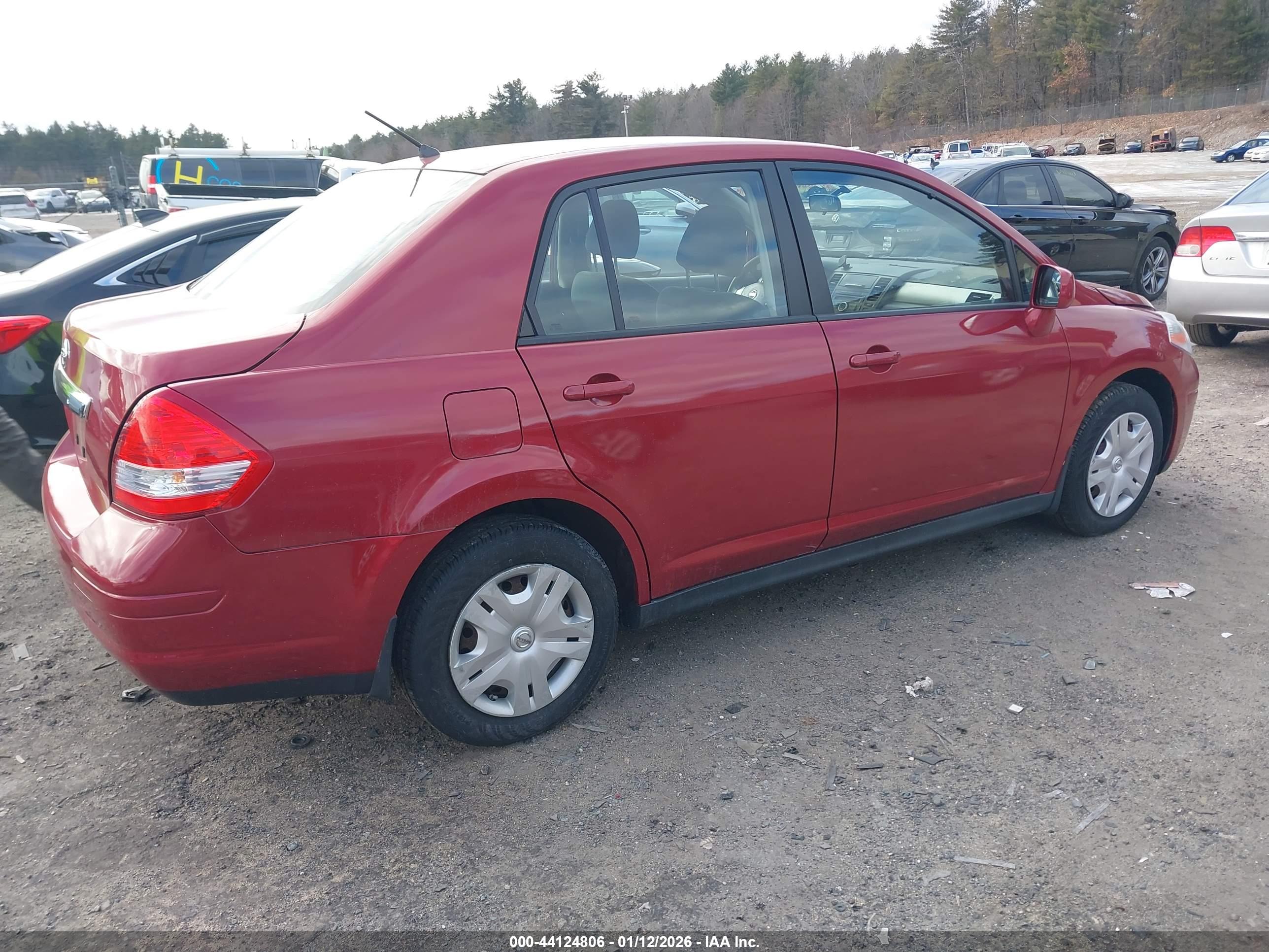 NISSAN VERSA image 4