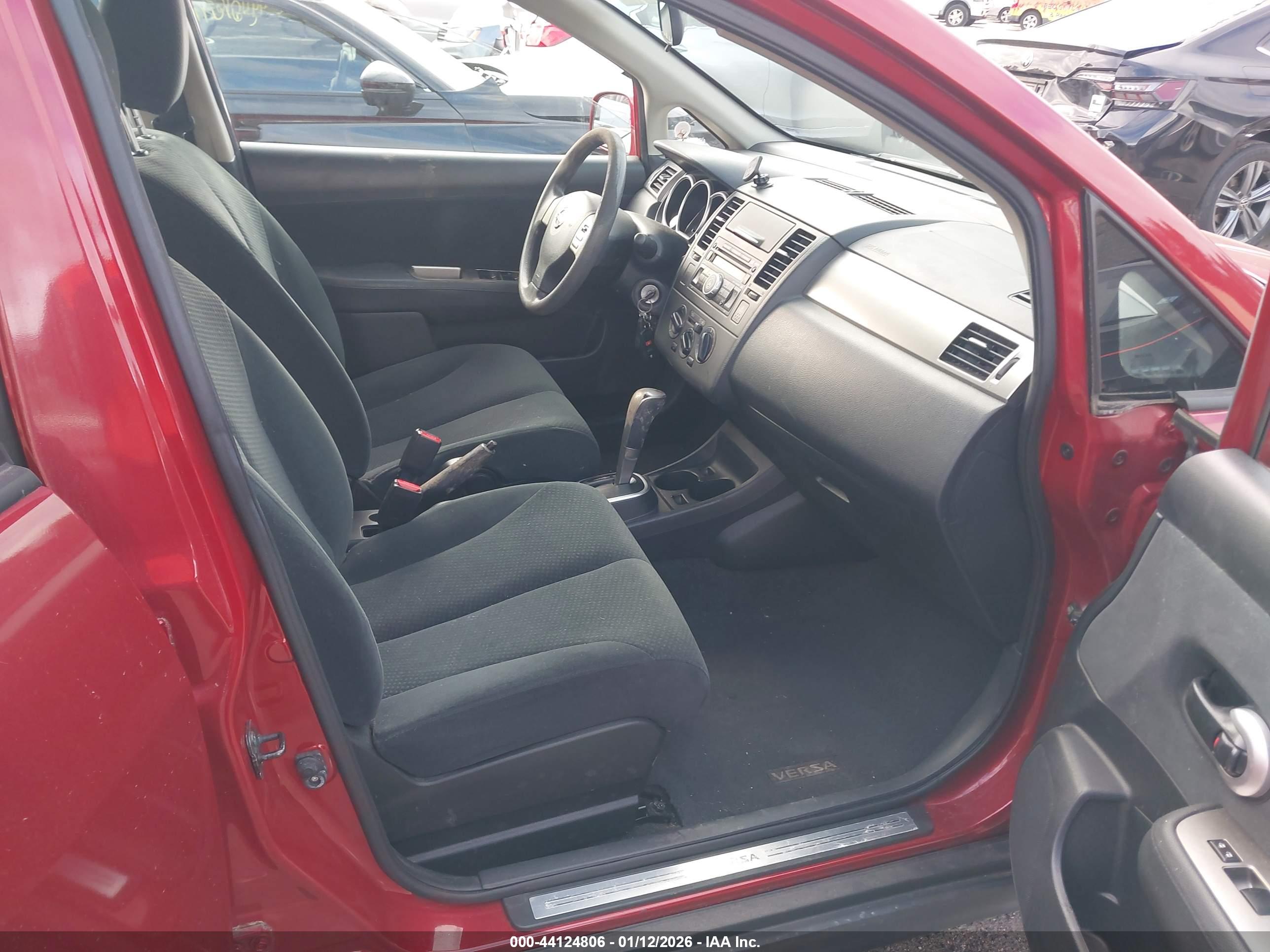 NISSAN VERSA image 5