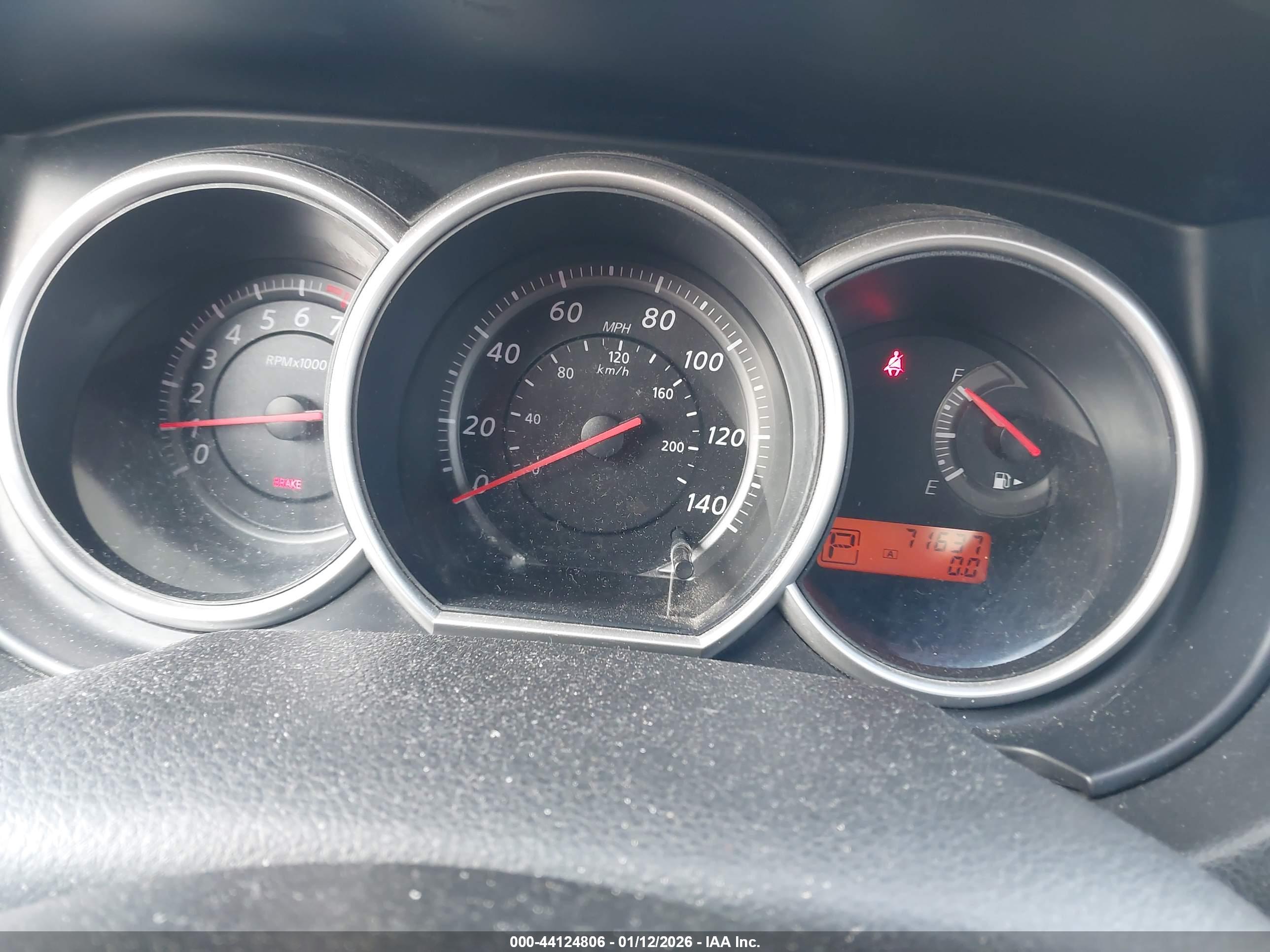 NISSAN VERSA image 7