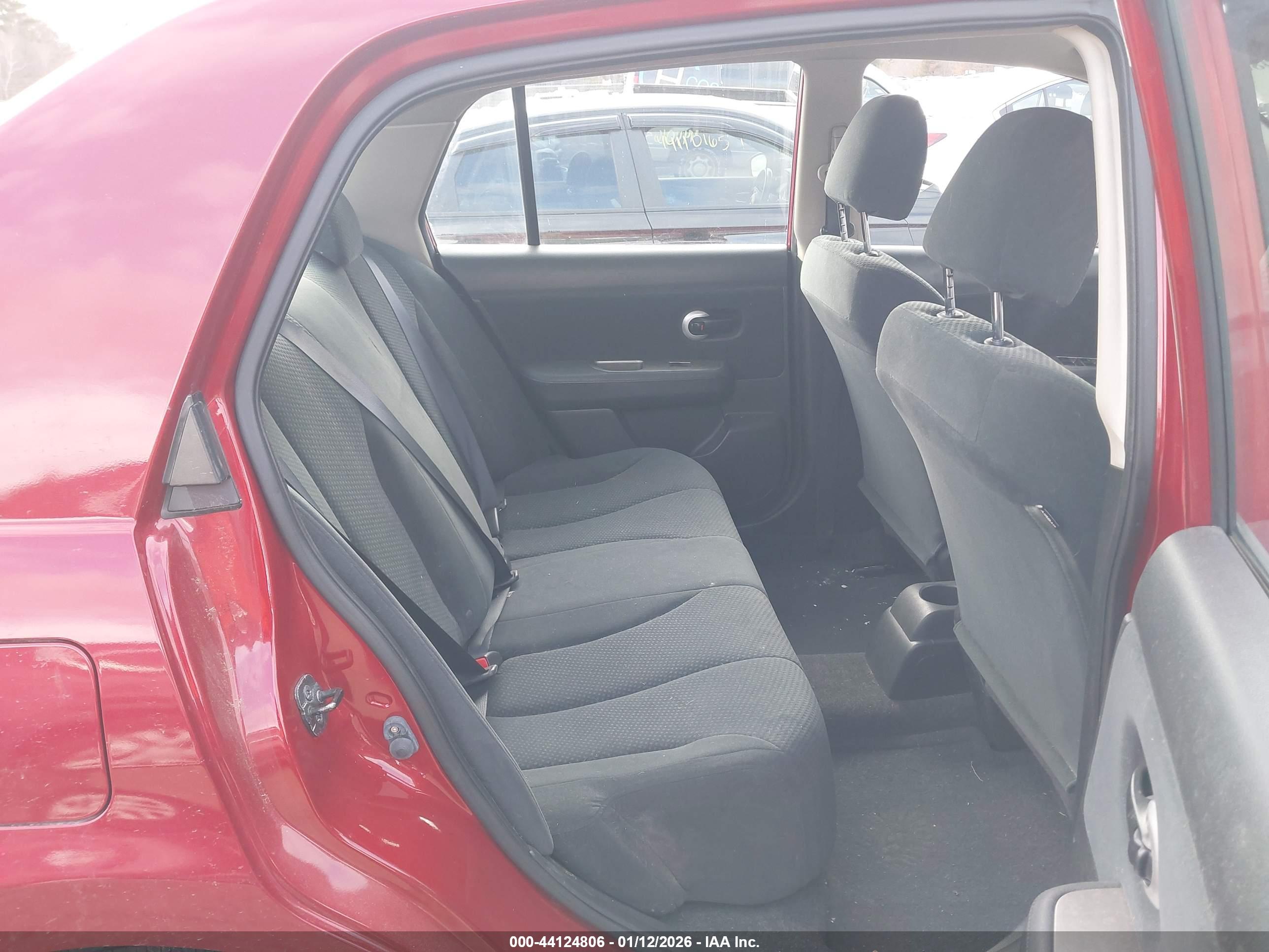 NISSAN VERSA image 8