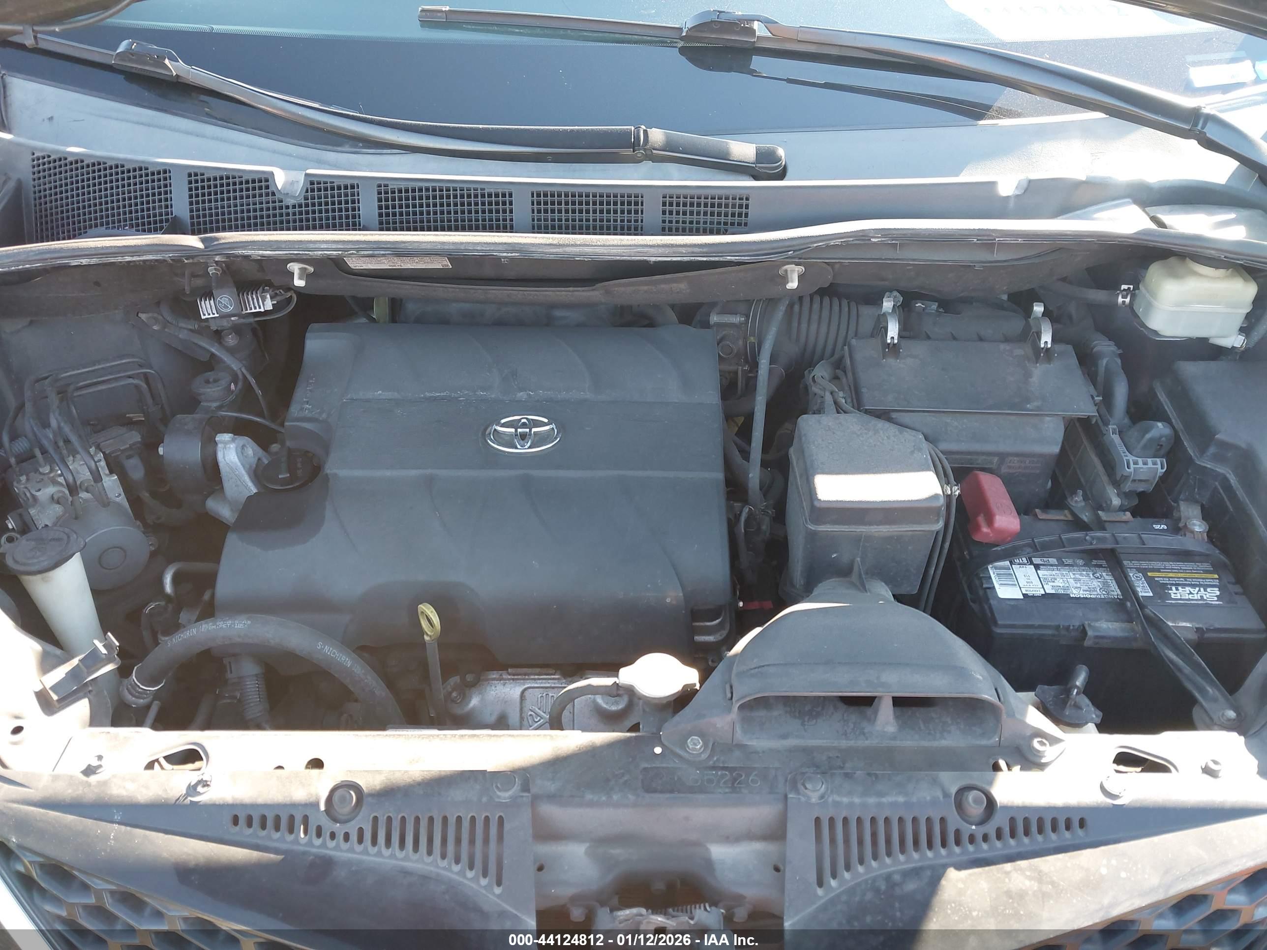 TOYOTA SIENNA image 10