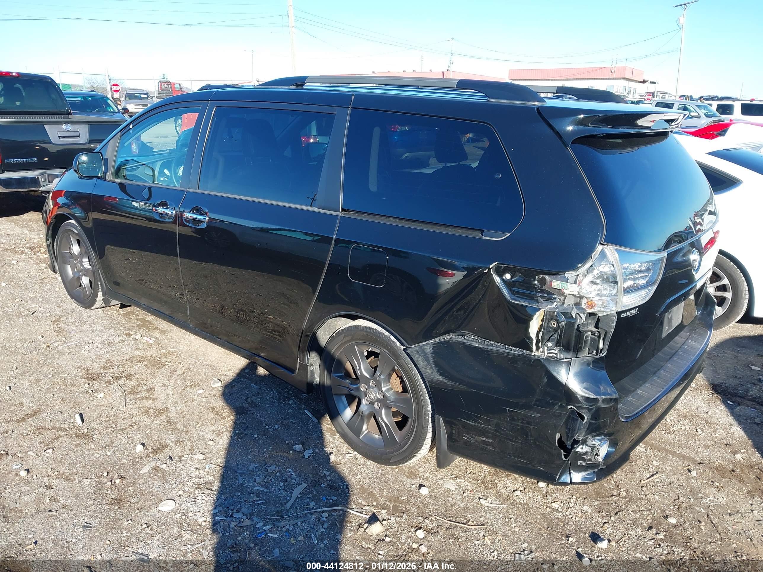 TOYOTA SIENNA image 3