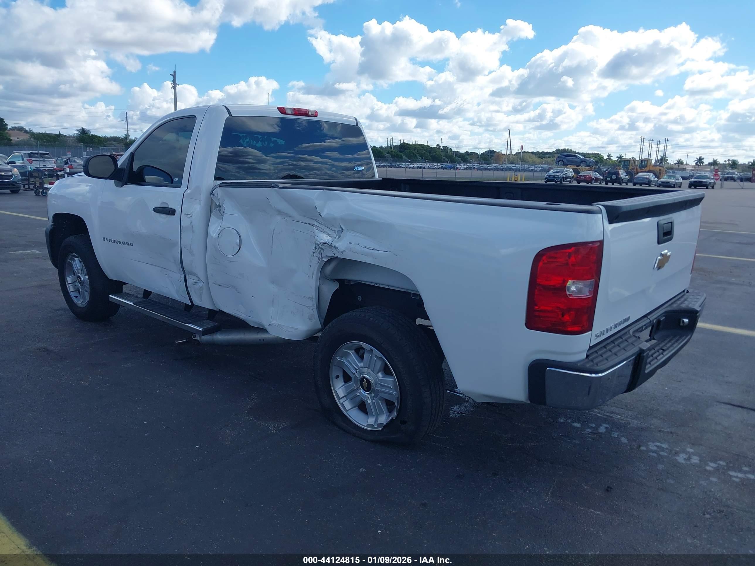 CHEVROLET SILVERADO image 3