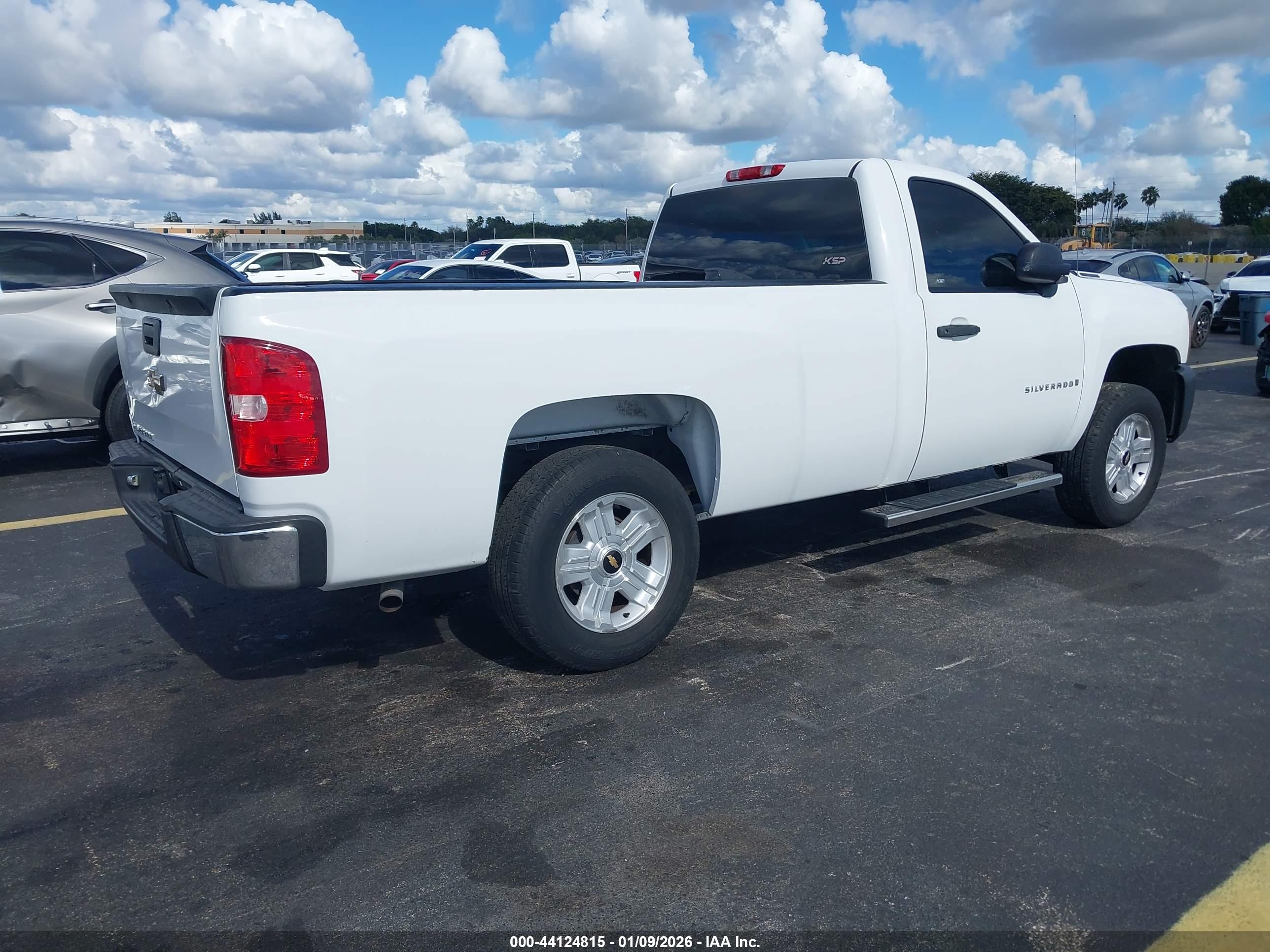 CHEVROLET SILVERADO image 4