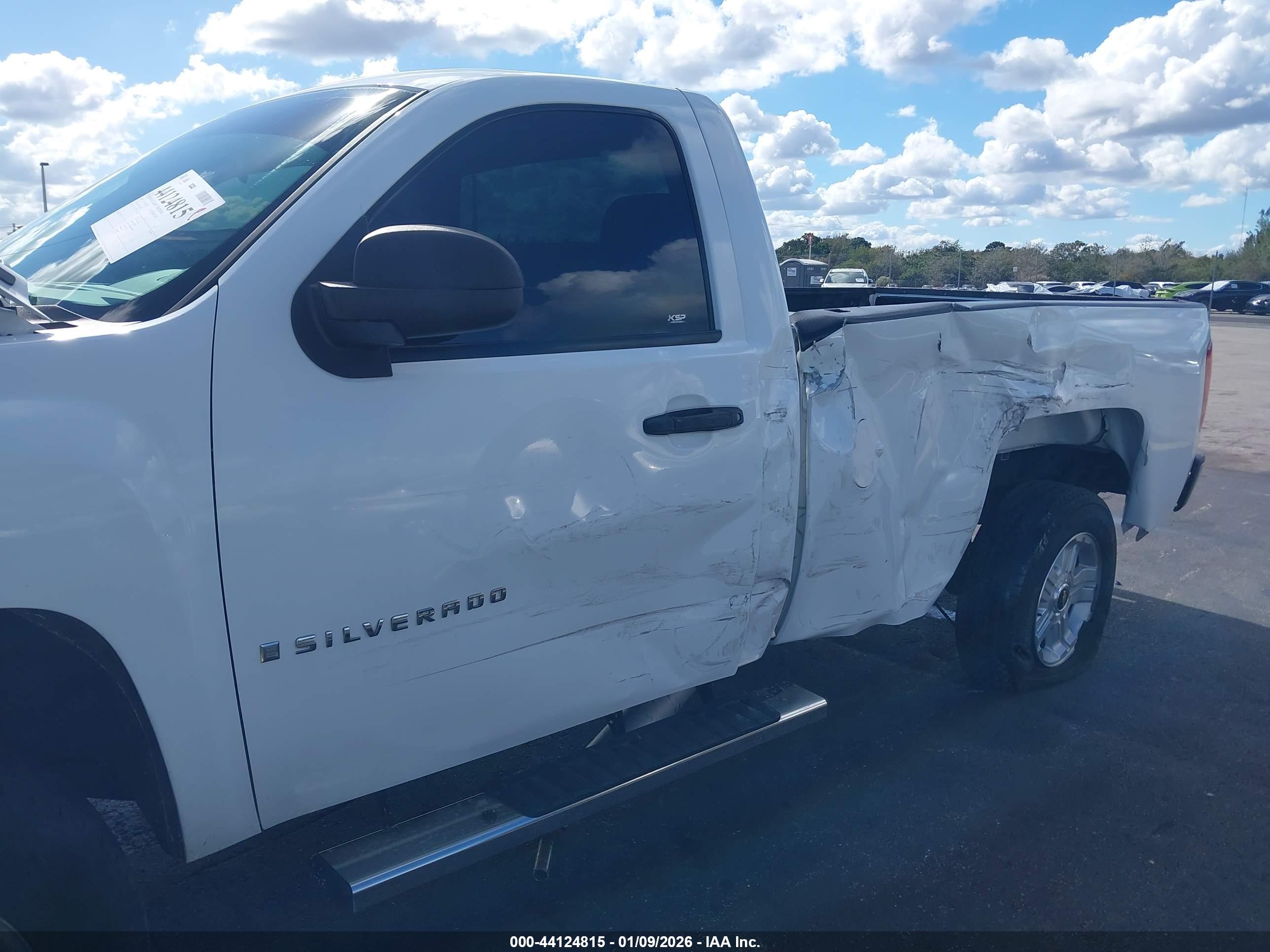 CHEVROLET SILVERADO image 6