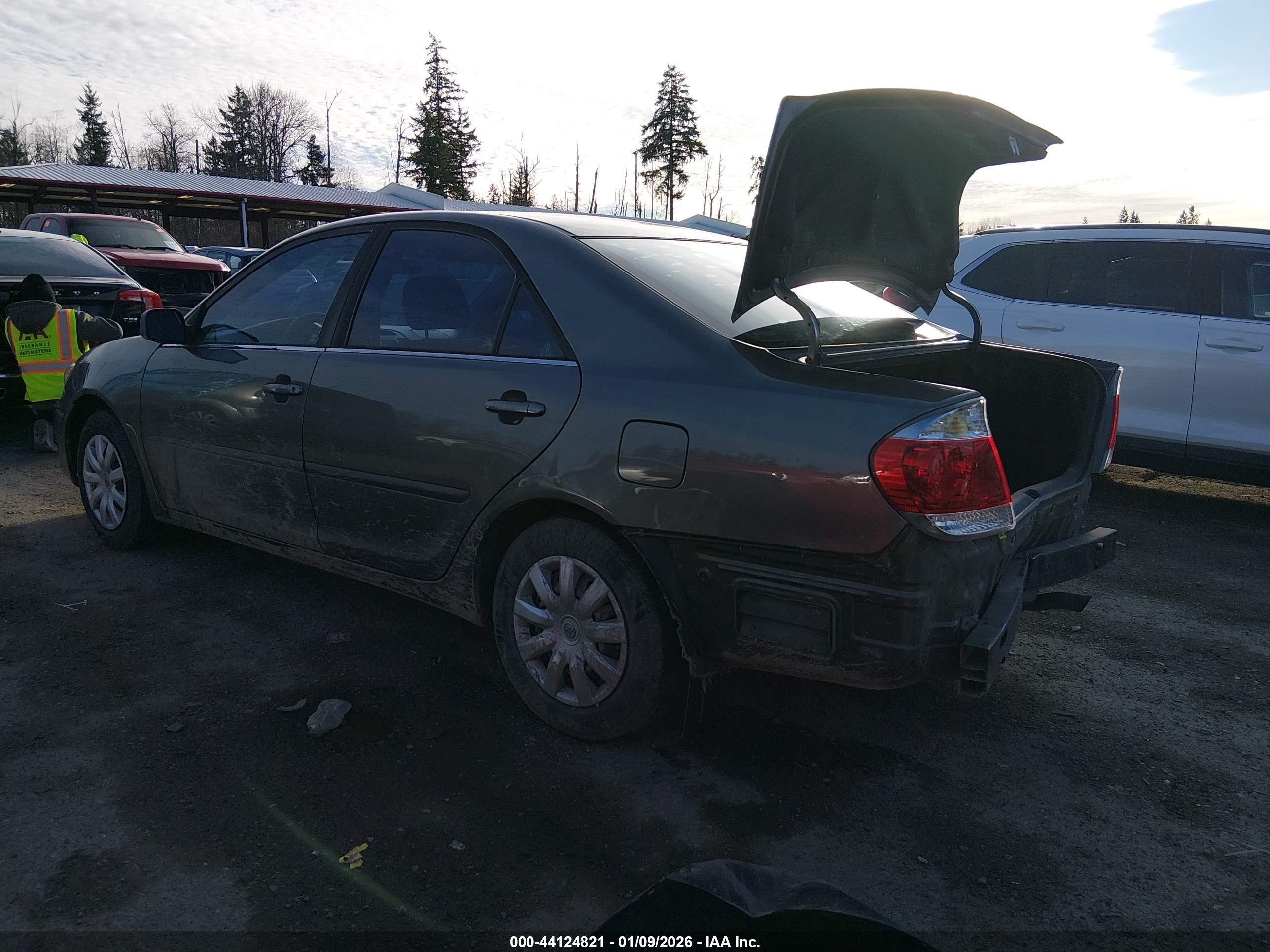TOYOTA CAMRY image 3