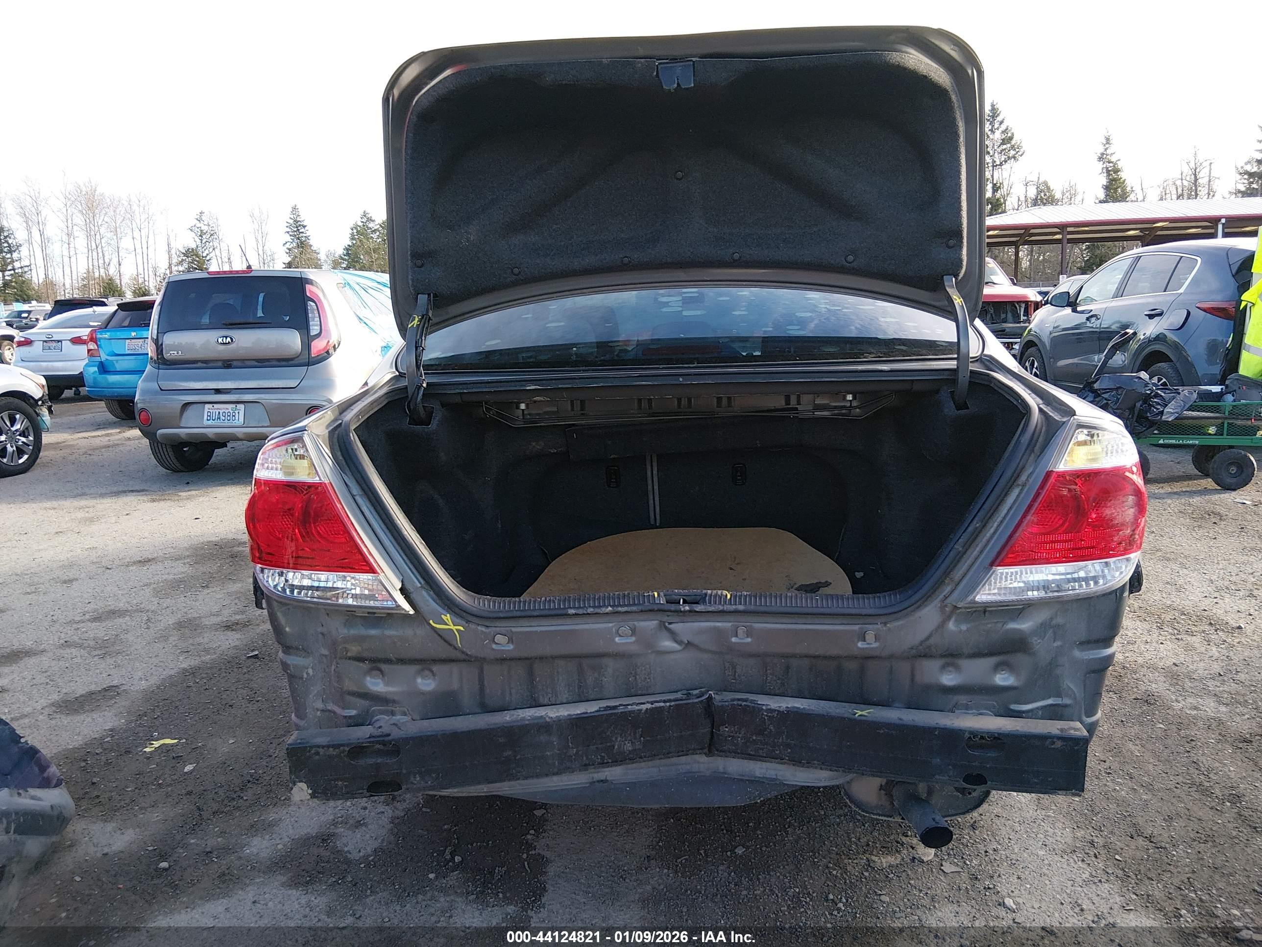 TOYOTA CAMRY image 6