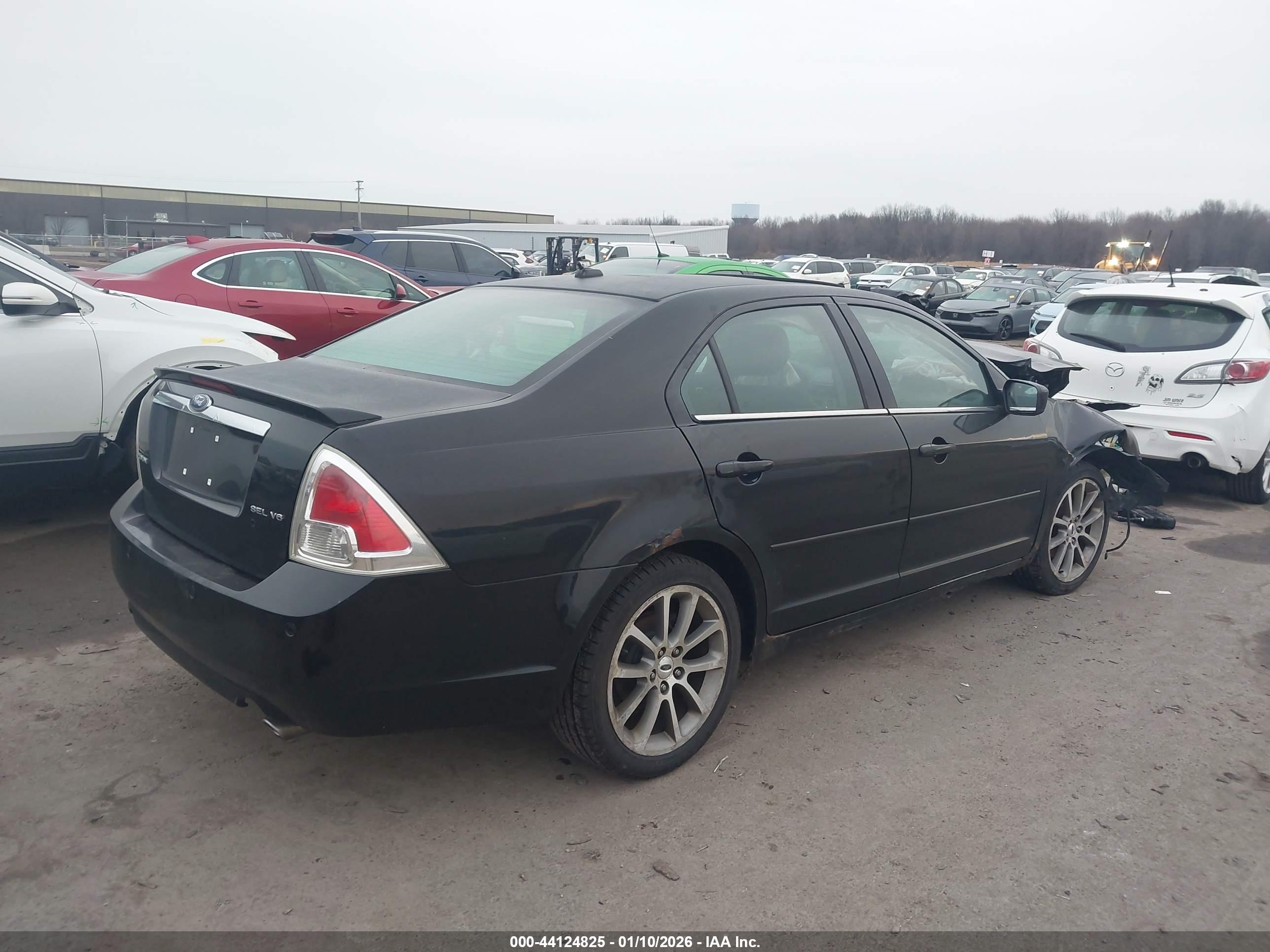 FORD FUSION image 4