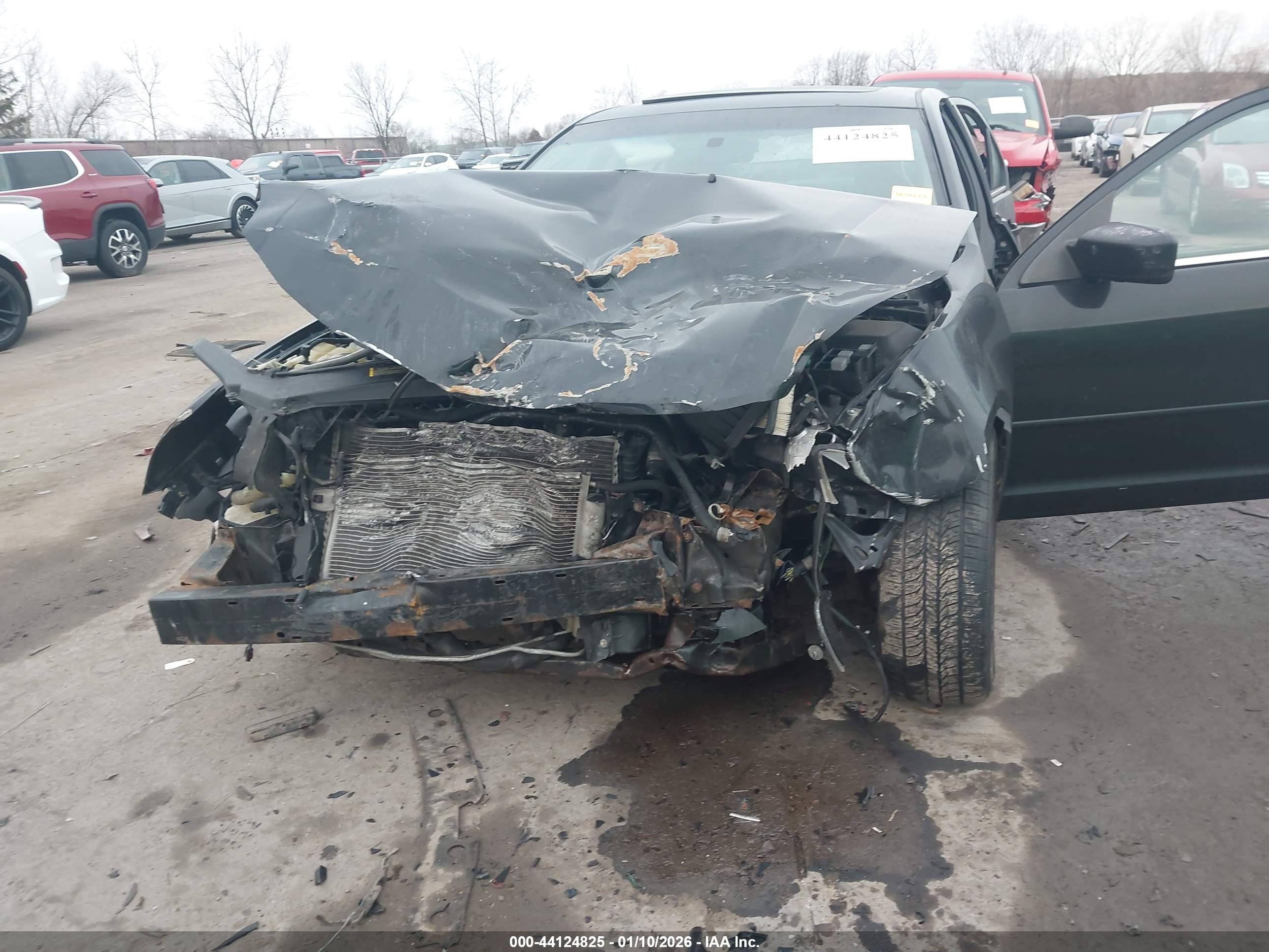 FORD FUSION image 6