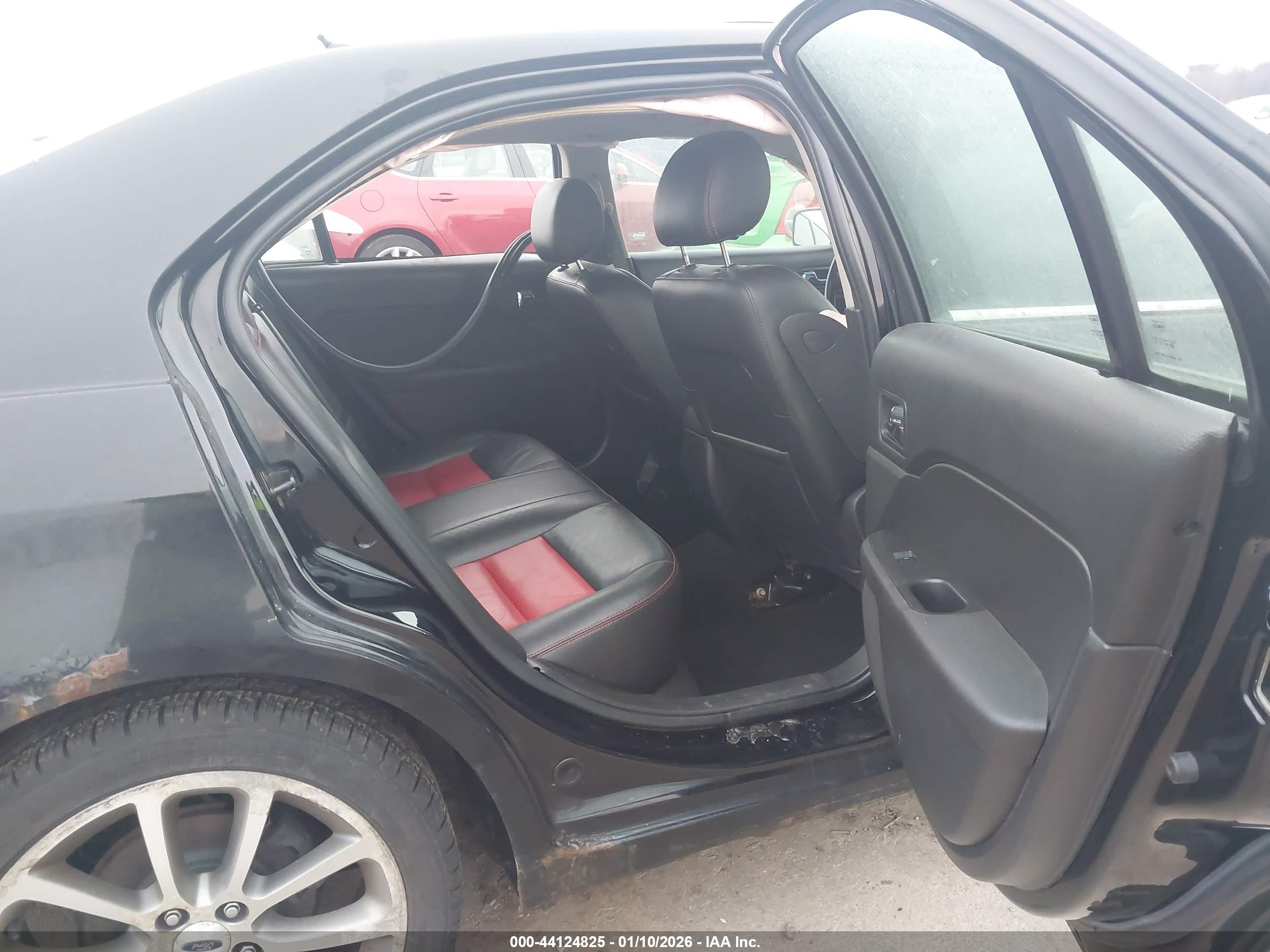 FORD FUSION image 8