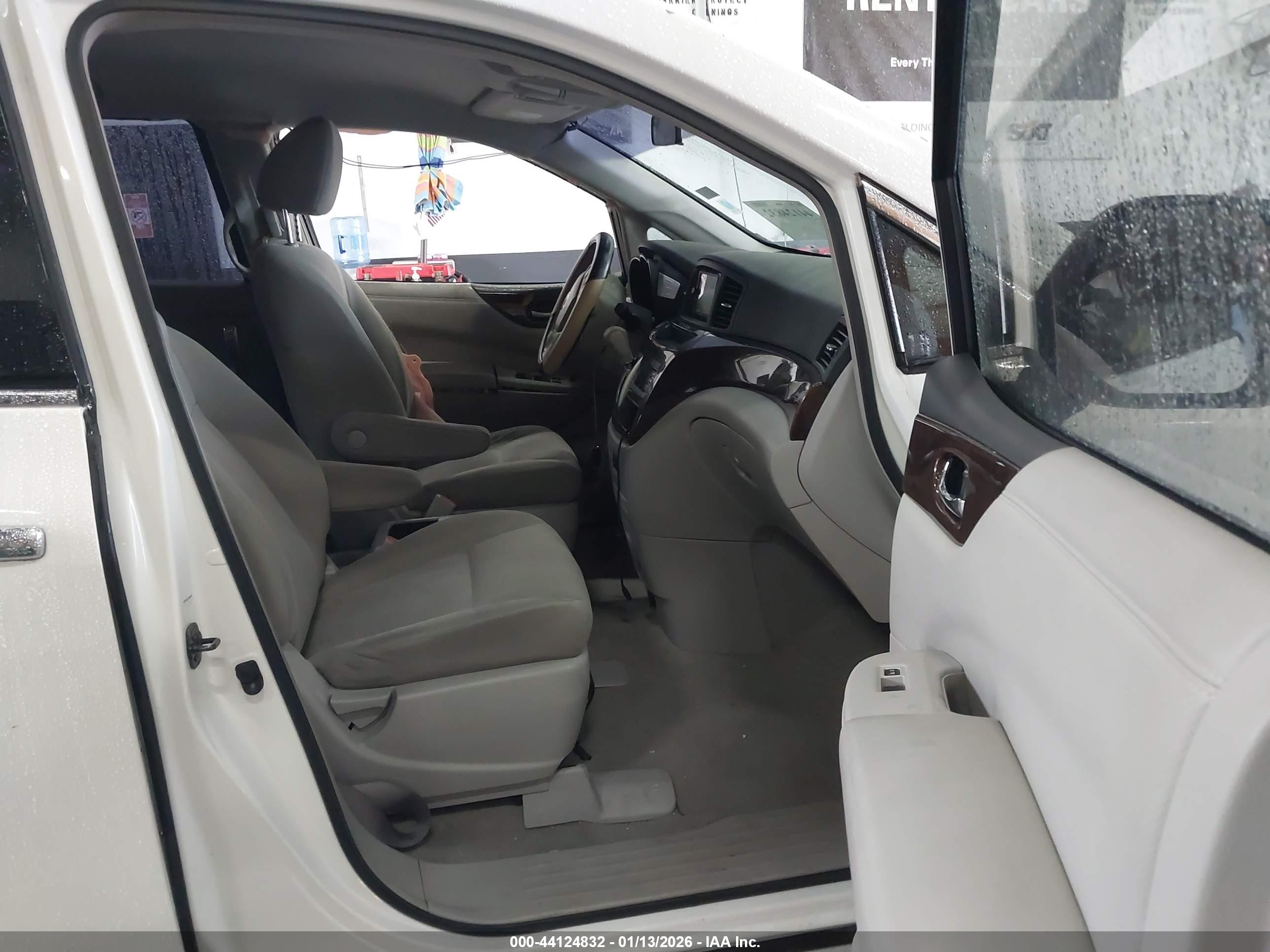NISSAN QUEST image 5