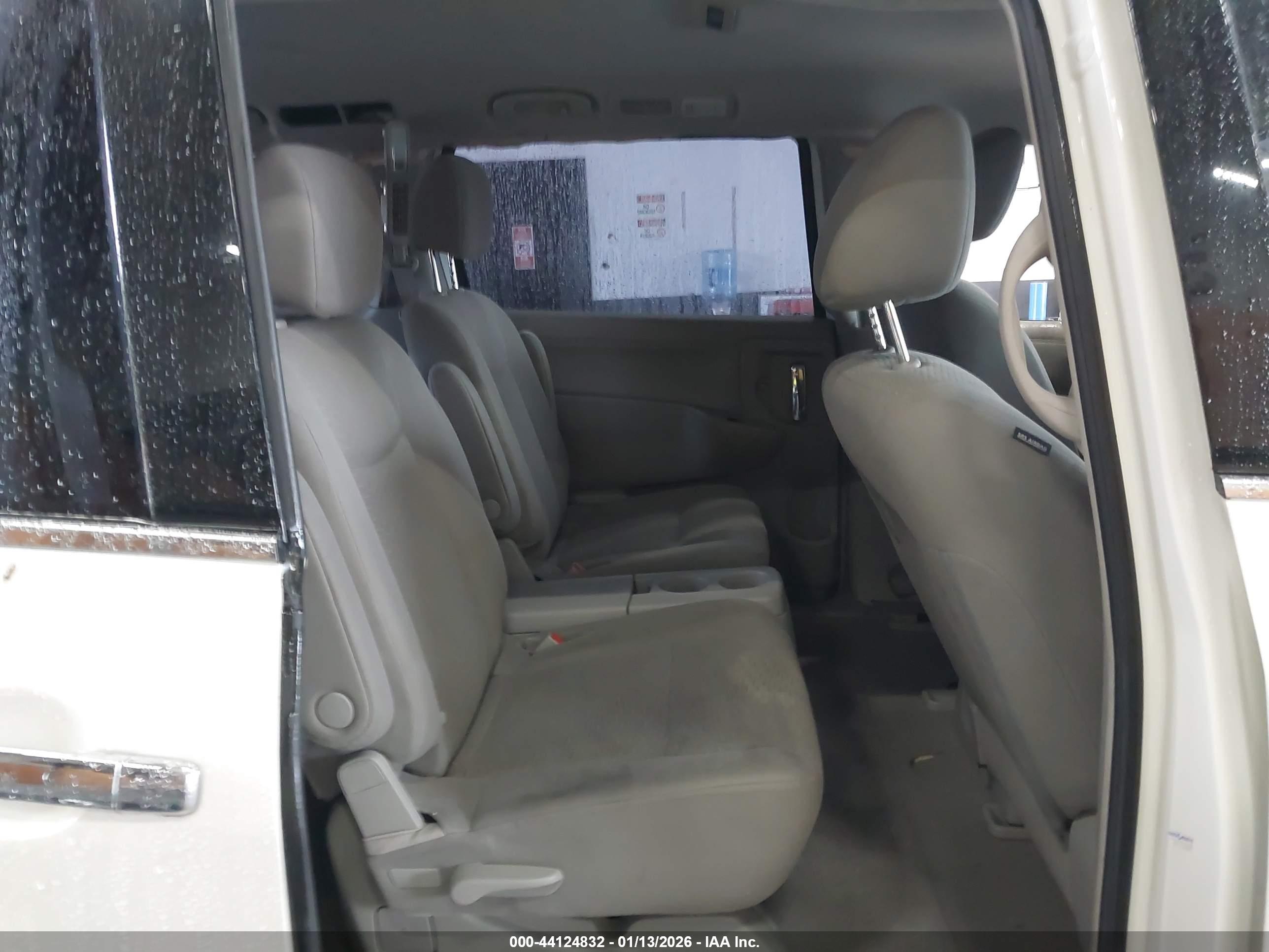 NISSAN QUEST image 8