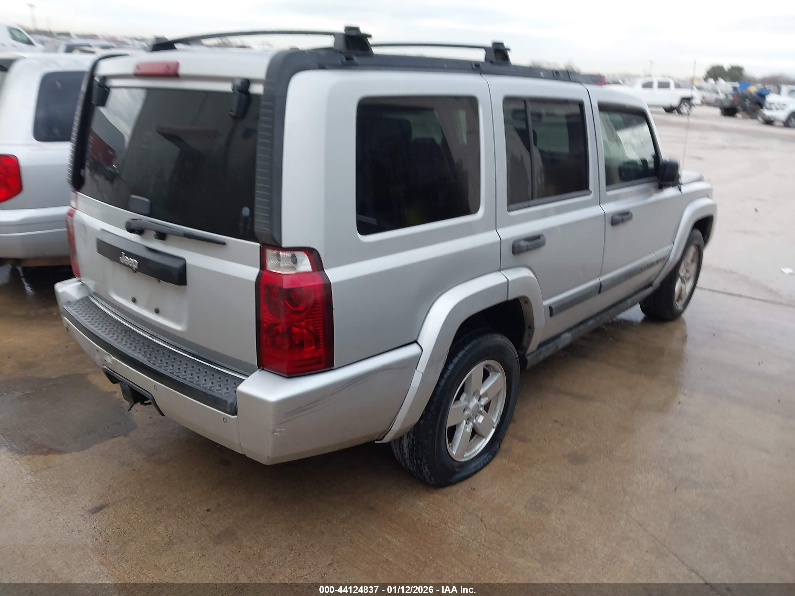 JEEP COMMANDER image 4