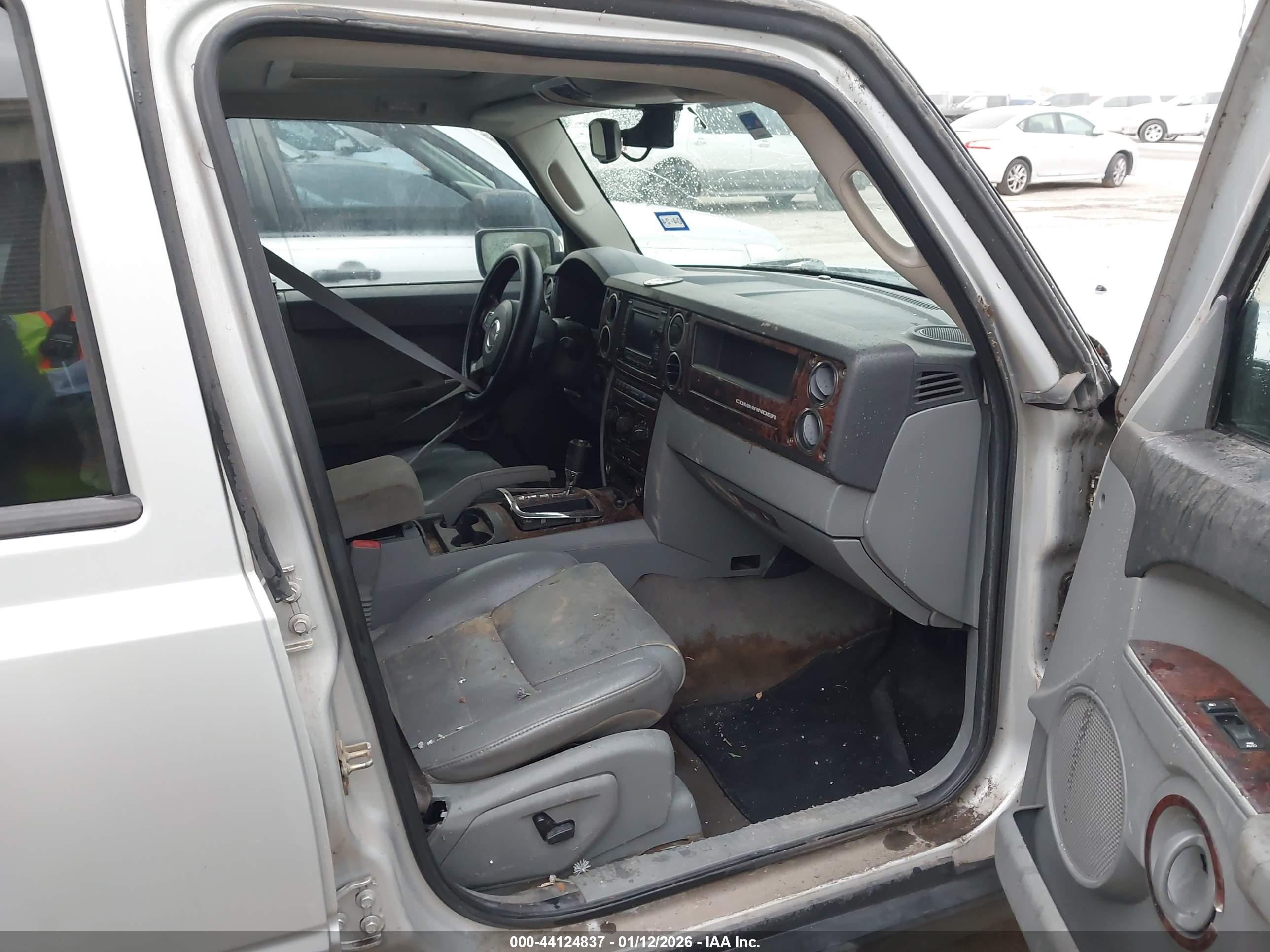 JEEP COMMANDER image 5