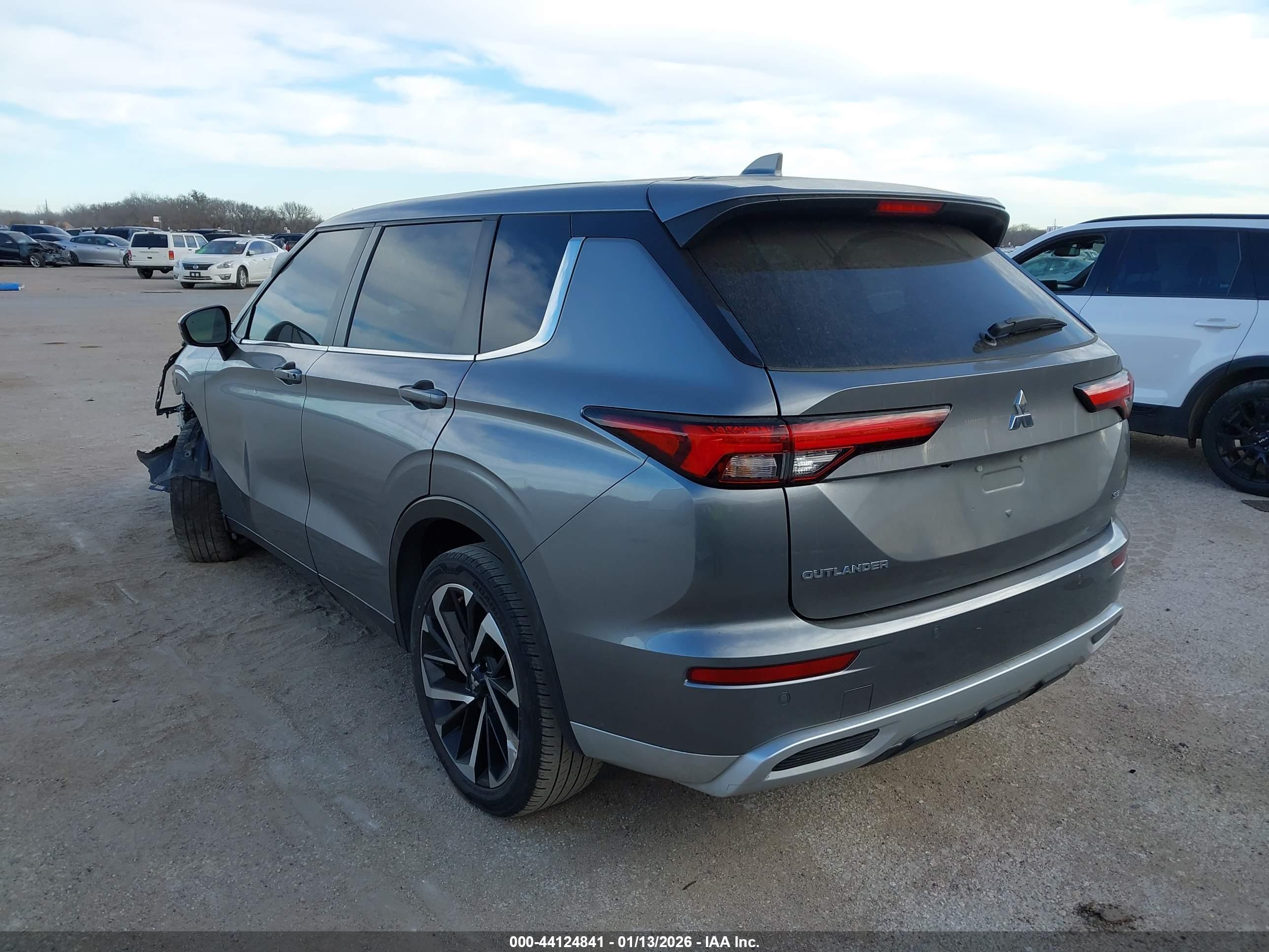 MITSUBISHI OUTLANDER image 3