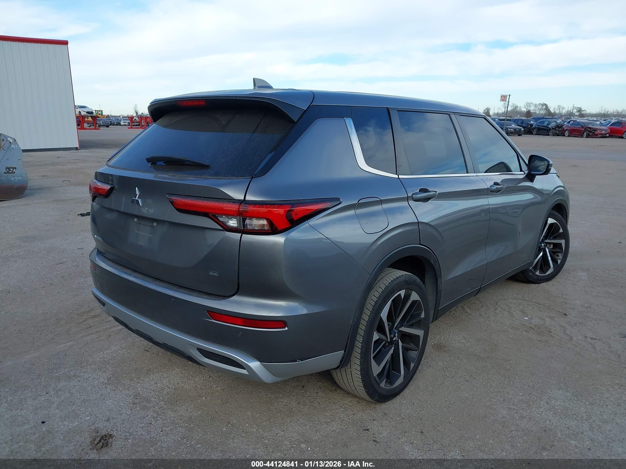 MITSUBISHI OUTLANDER image 4