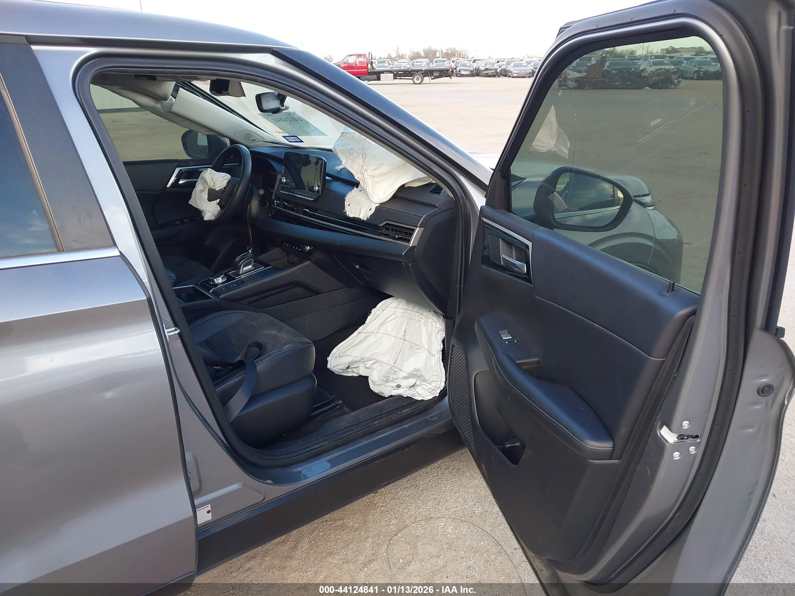 MITSUBISHI OUTLANDER image 5