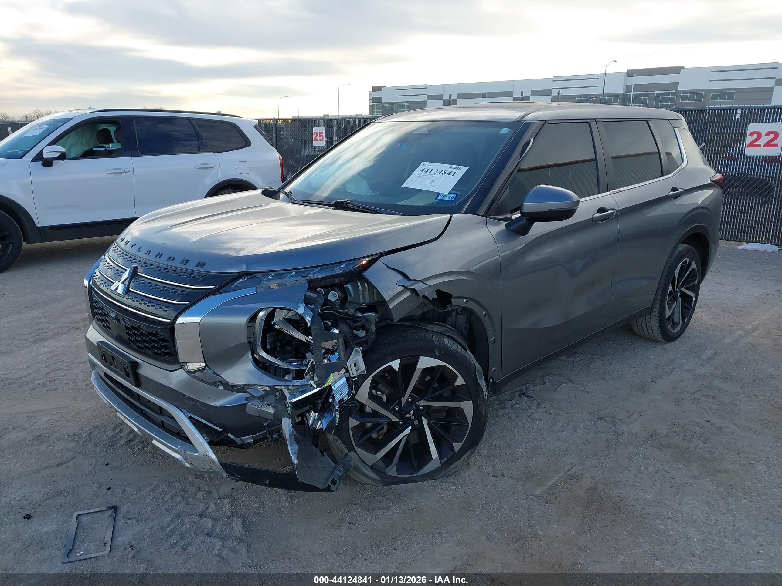 MITSUBISHI OUTLANDER image 6