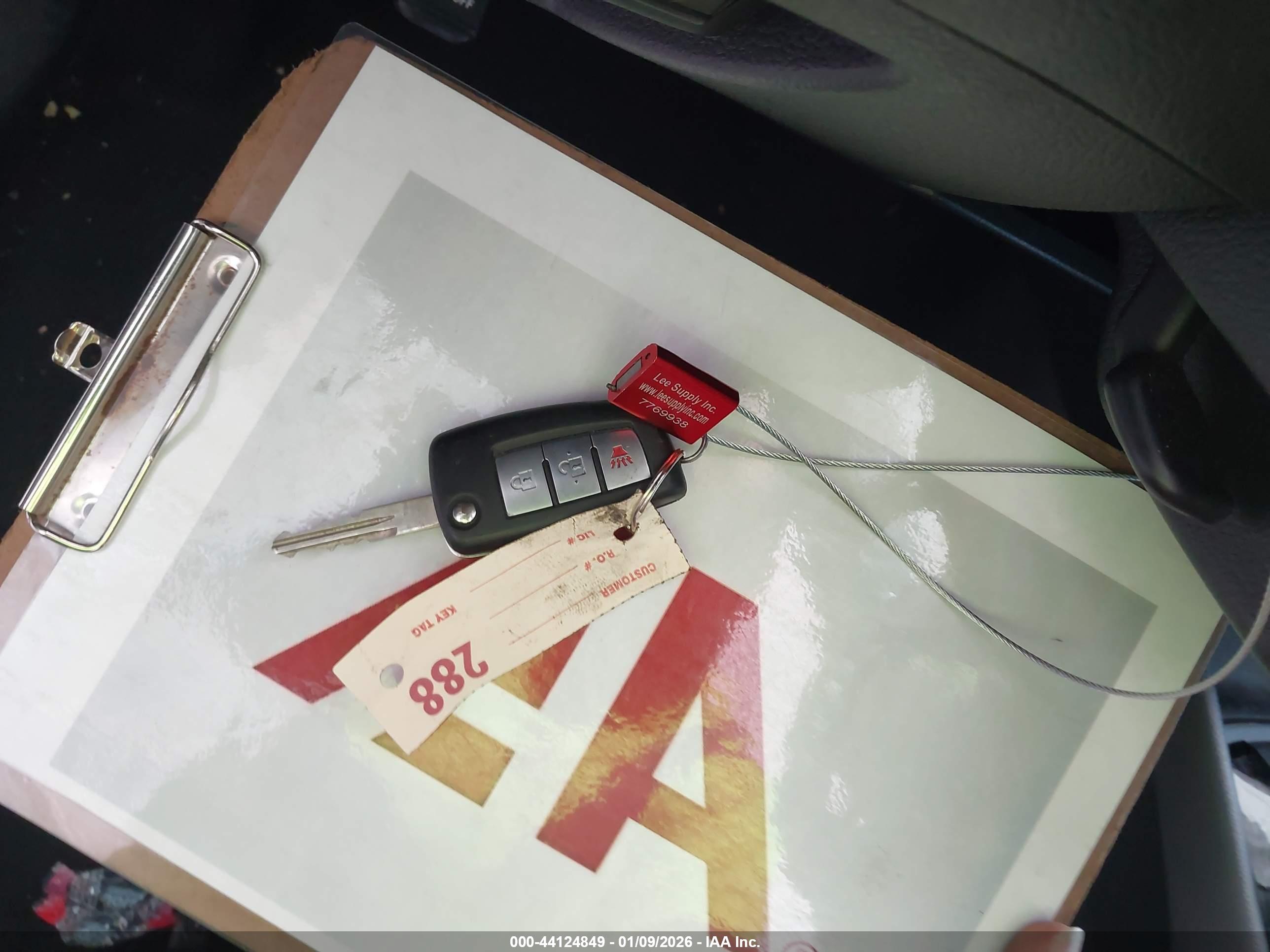 NISSAN ROGUE image 11