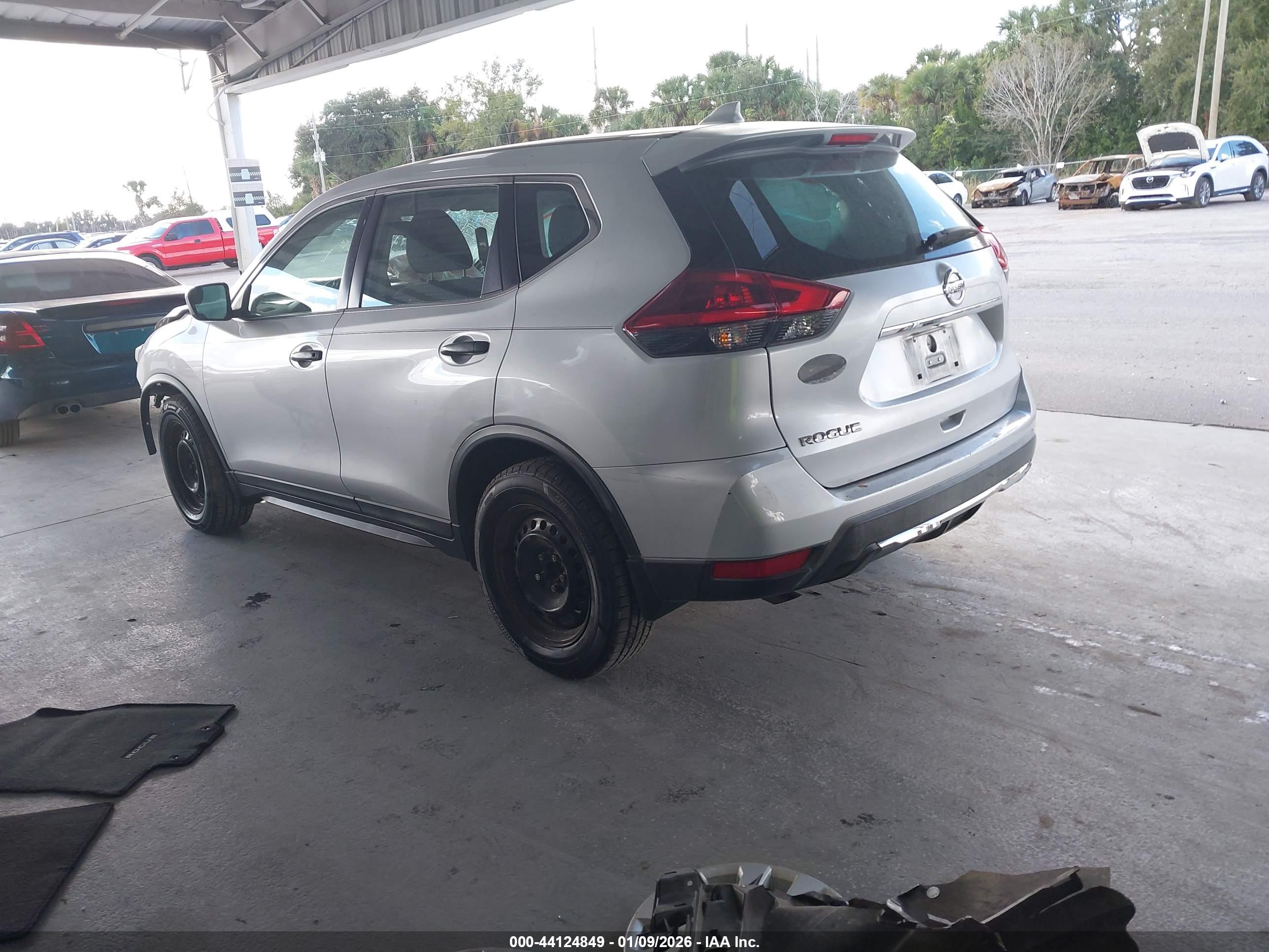 NISSAN ROGUE image 3